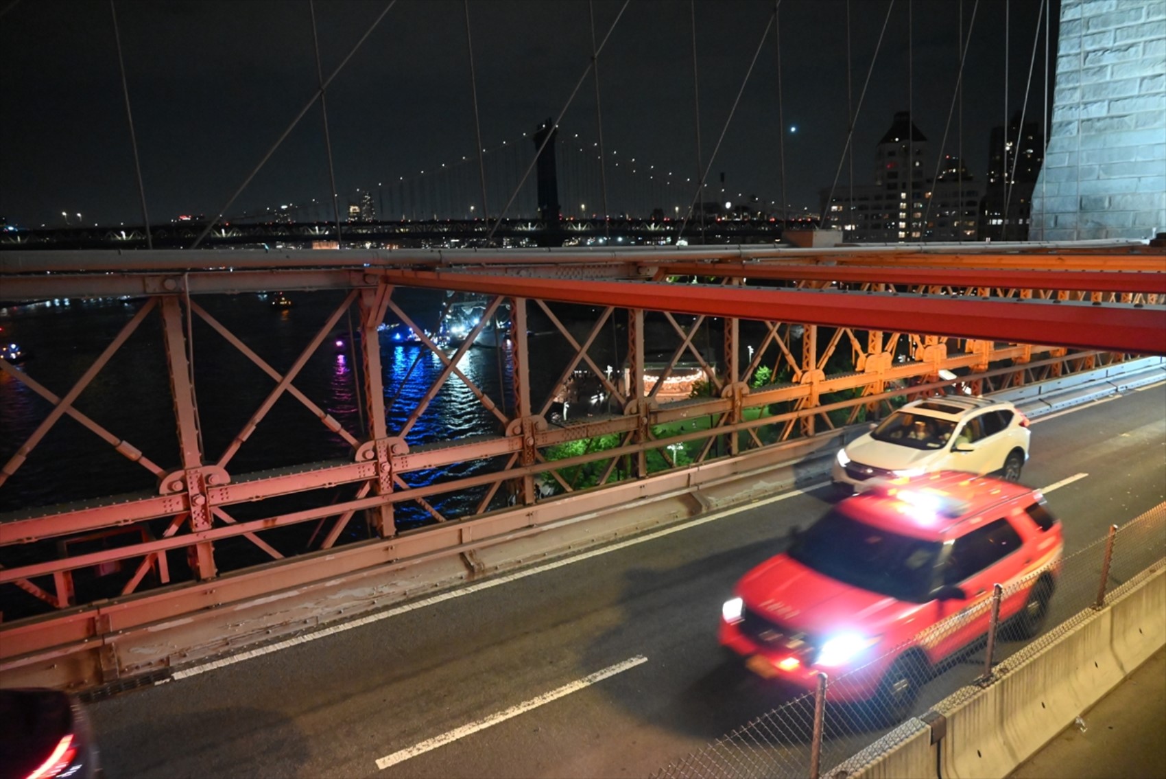 ABD’de feci kaza: Meksika donanmasına ait gemi Brooklyn Köprüsü’ne çarptı! İşte olay yerinden ilk görüntüler...