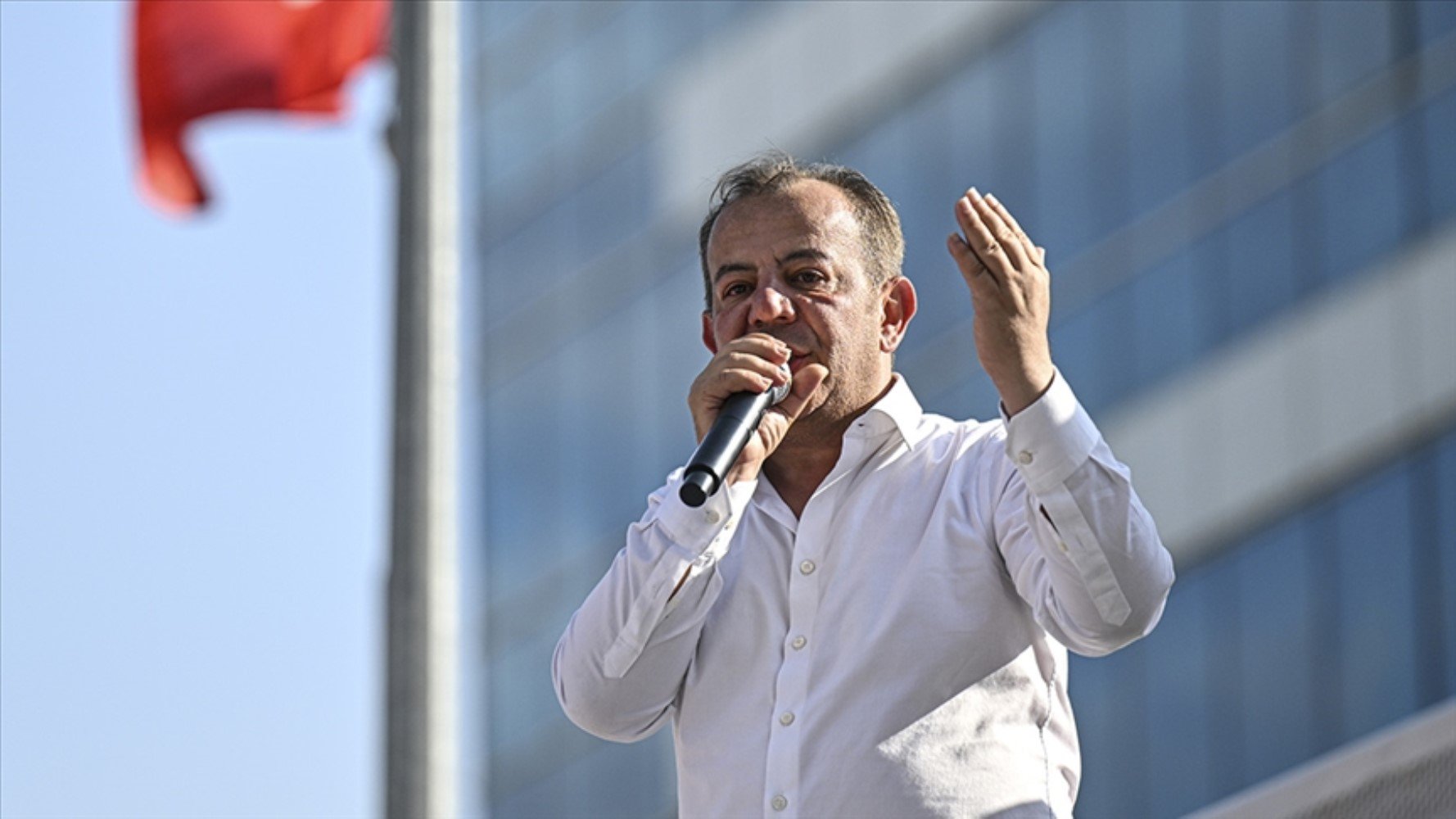 3 farklı kategoride soruldu: Türkiye'de en çok beğenilen siyasetçi belli oldu!