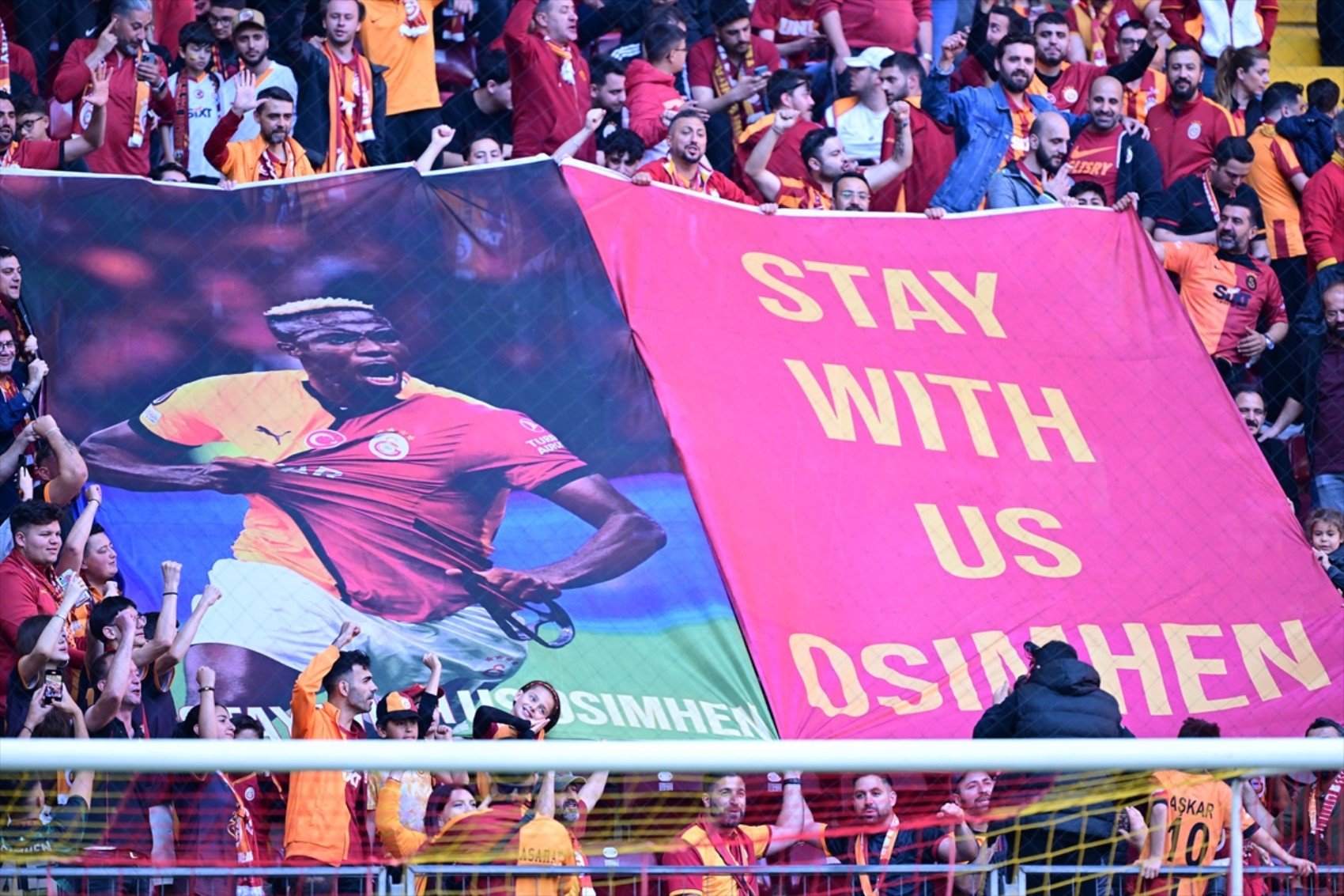 Taraftarlar stadyumda: Galatasaray’ın şampiyonluk maçı başlıyor