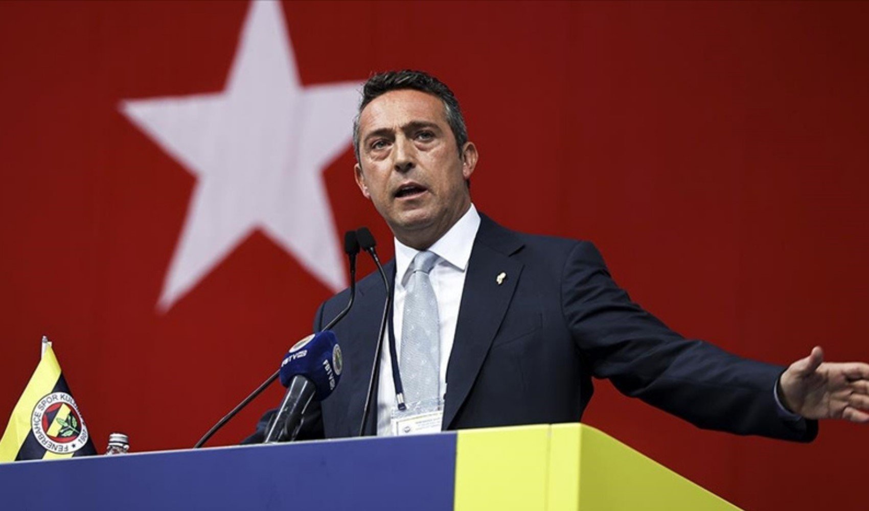 Fenerbahçe Gönülleri Derneği Başkanı Emrah Tünay'dan dikkat çeken Ali Koç iddiası: 'Tehdit etti' Fenerbahçe Gönülleri Derneği Başkanı Emrah Tünay'dan dikkat çeken Ali Koç iddiası: 'Tehdit etti'