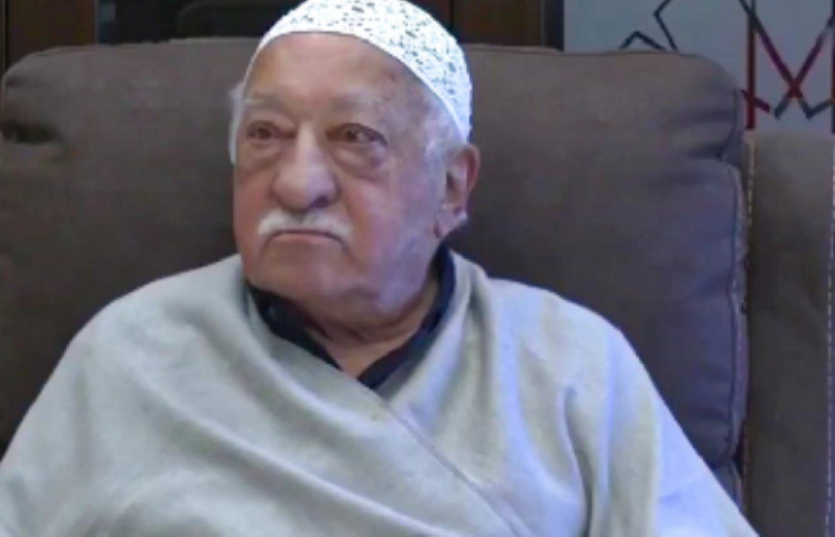 Amerika'da ölmüştü ama... FETÖ elebaşı Fetullah Gülen hâlâ 'resmen' yaşıyor