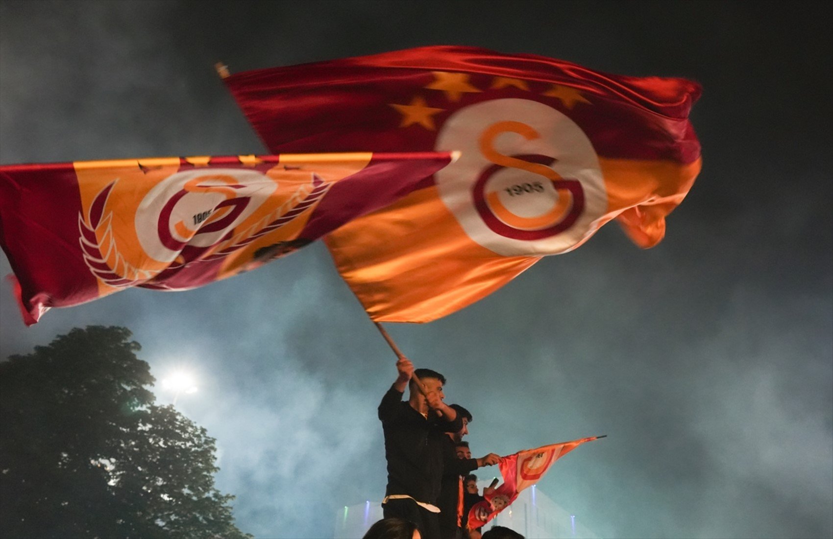 Galatasaray 25. kez şampiyon! Ünlü isimler şampiyonluğu kutladı