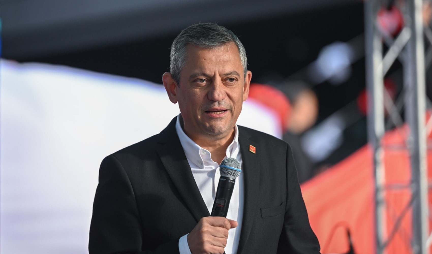 Özgür Özel’den 19 Mayıs’ta AKP'li gençlere çağrı! 'Reisinizin elinden topu geri alın'