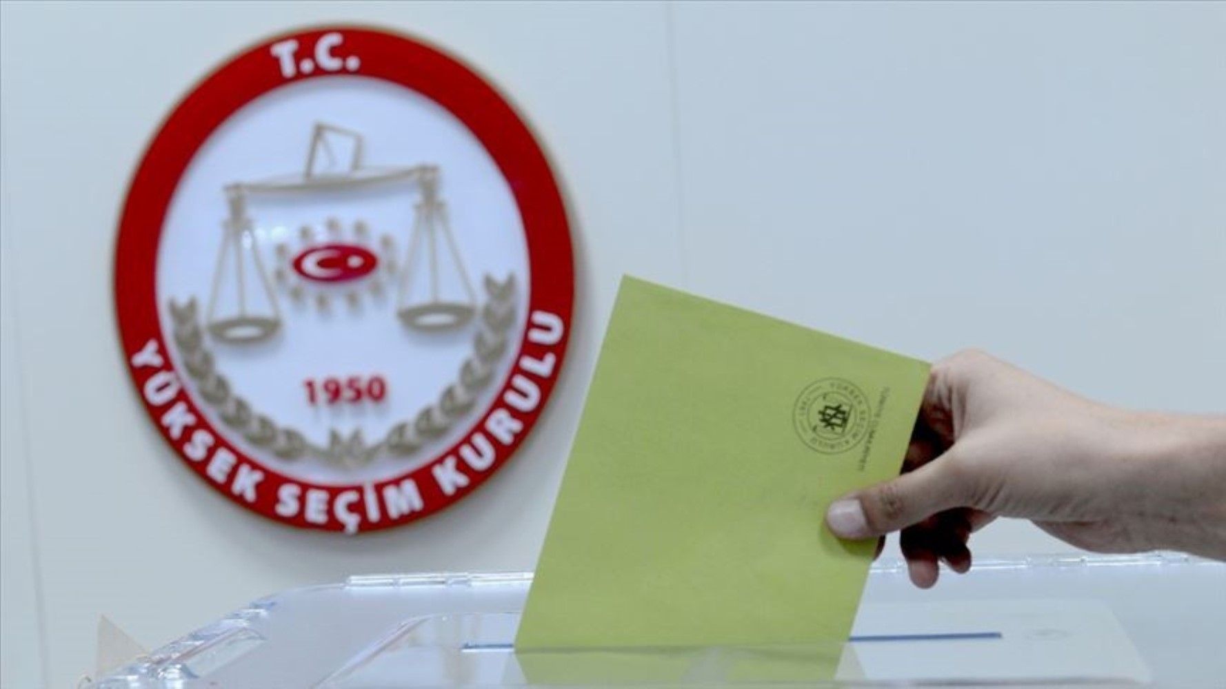 Son anket sonuçları dikkat çekti... AKP oy oranının yarısını kaybetti: CHP, AKP'nin kalelerinde yükseliyor!