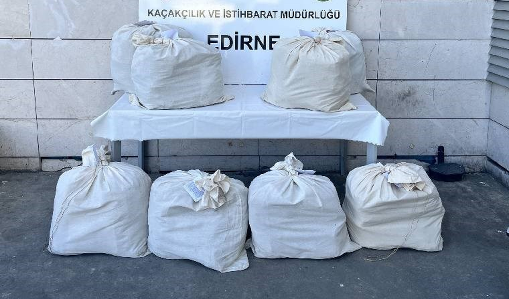 Kapıkule'de otobüste 87 kilo uyuşturucu ele geçirildi