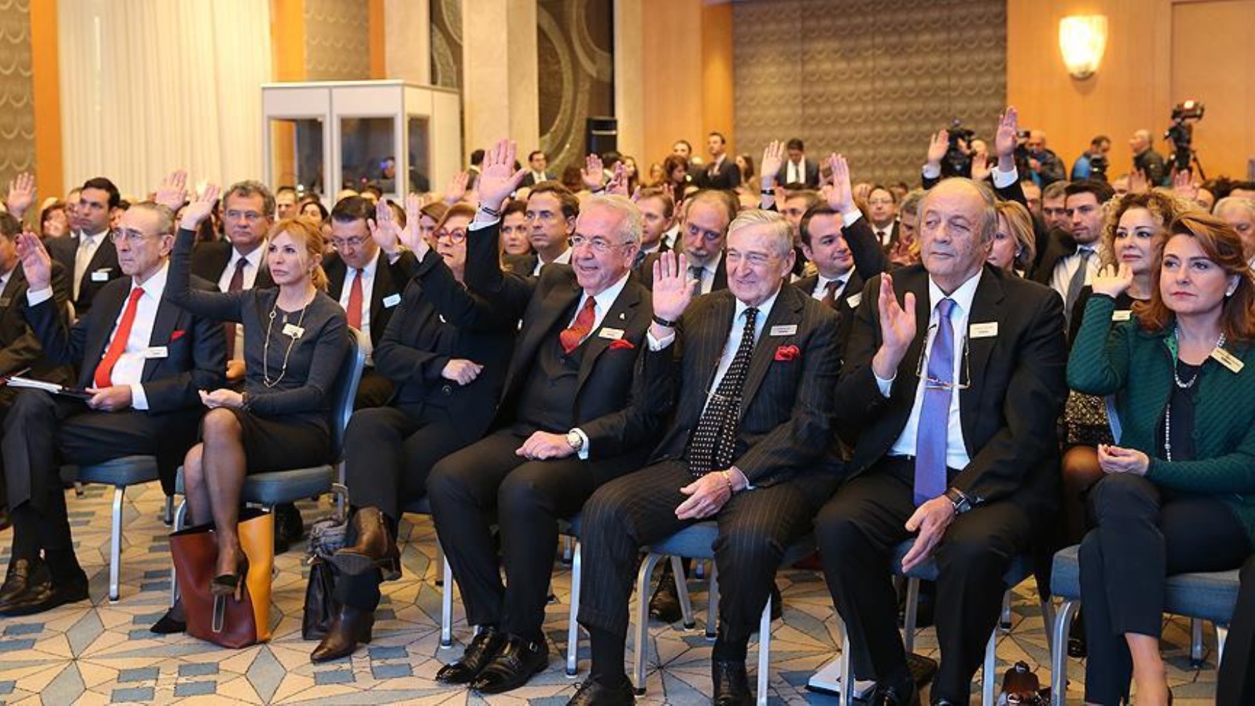 'Yeni Türkiye'de haddinizi bileceksiniz' tehditlerinin ardından sıcak temas: Nihat Zeybekçi'nin TÜSİAD ziyaretinin perde arkası... Gözaltı eleştirisi geldi