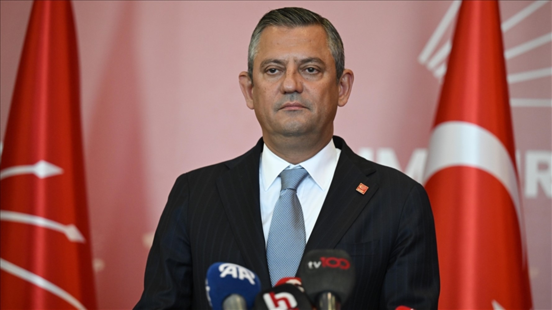 3 hafta önce görüşmüştü... Özgür Özel'in 'sürpriz hamlesini' açıkladı: 'Direnirlerse de...'