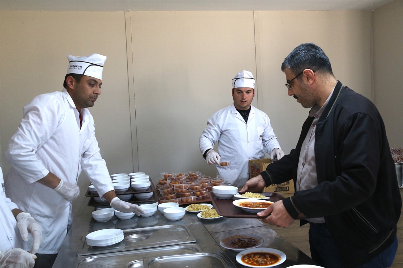 CHP'nin 'Kent Lokantası' modelini AKP'li Antakya Belediyesi 'Millet Lokantası' olarak hayata geçirdi
