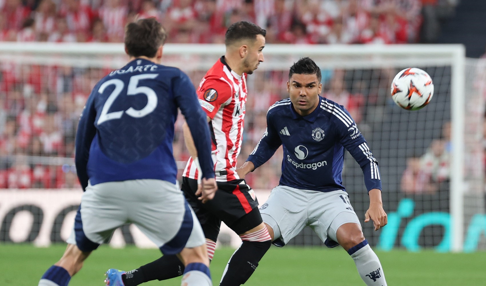 Manchester United, İspanya'da farklı kazandı