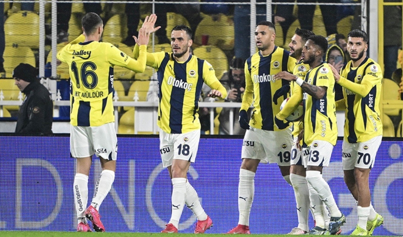 Fenerbahçe'de forvet için iki seçenek var: Aslan City Fenerbahçe'de forvet için iki seçenek var: Aslan City