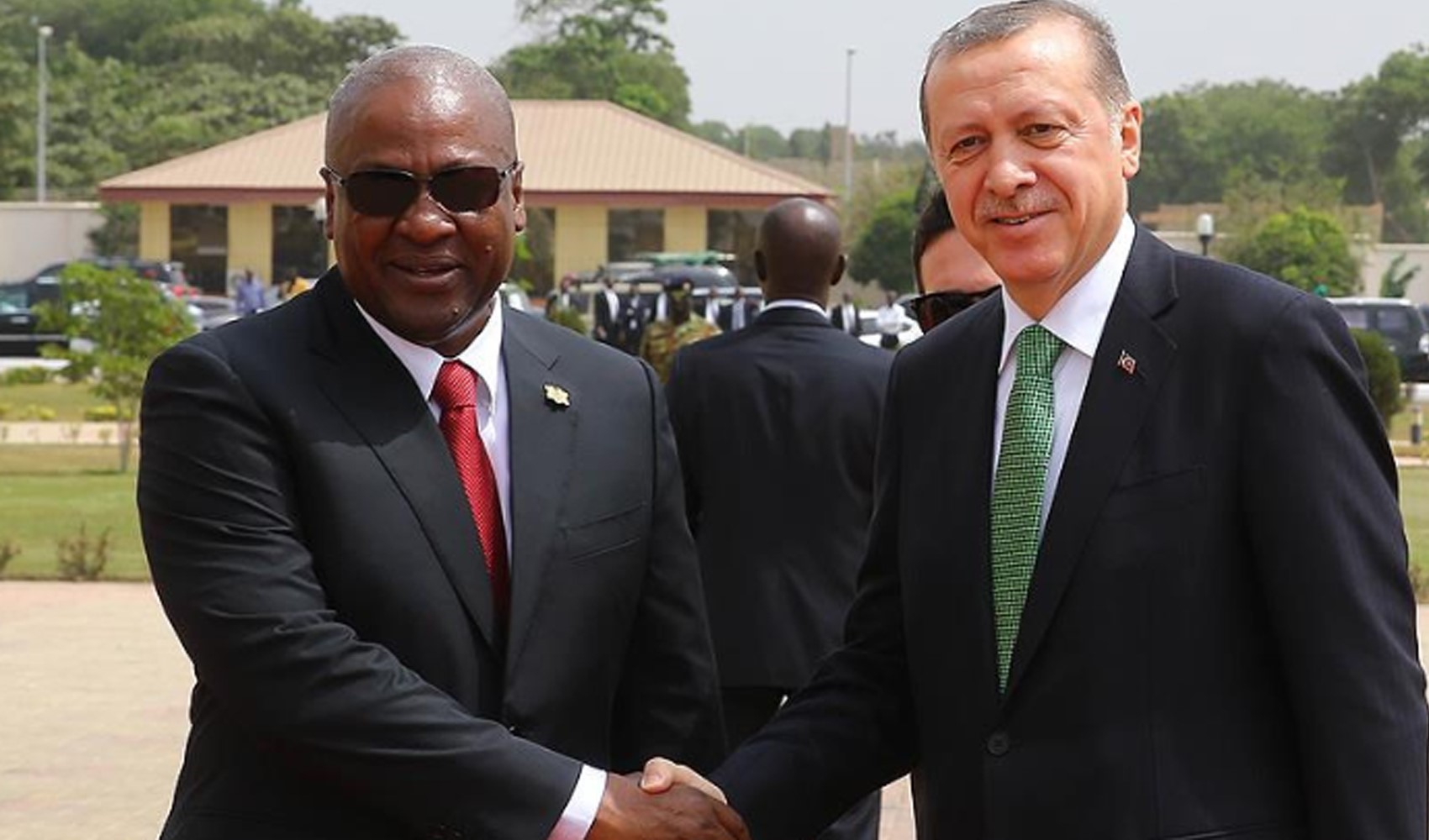 Gana Cumhurbaşkanı Mahama, 6 aylık maaşını sağlık sektörüne bağışladı Gana Cumhurbaşkanı Mahama, 6 aylık maaşını sağlık sektörüne bağışladı