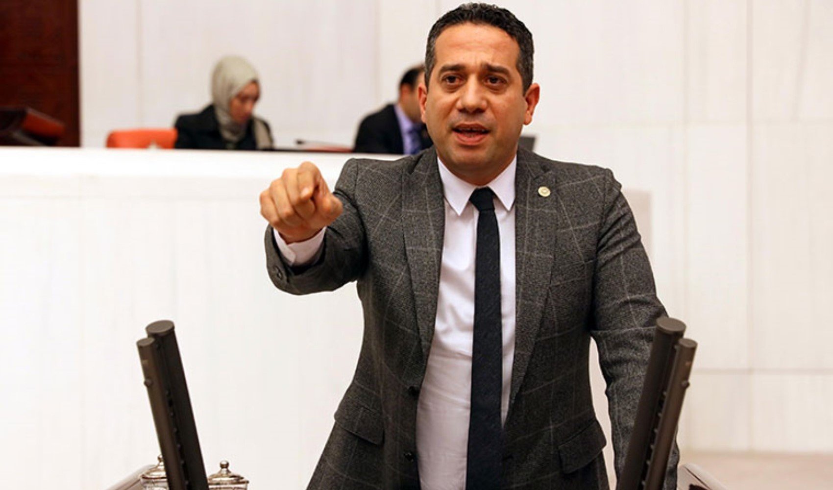 Başarır, hakkında altın kaçakçılığı iddiası olan MHP'li eski vekile Yerlikaya'nın koruma verdiğini söyledi