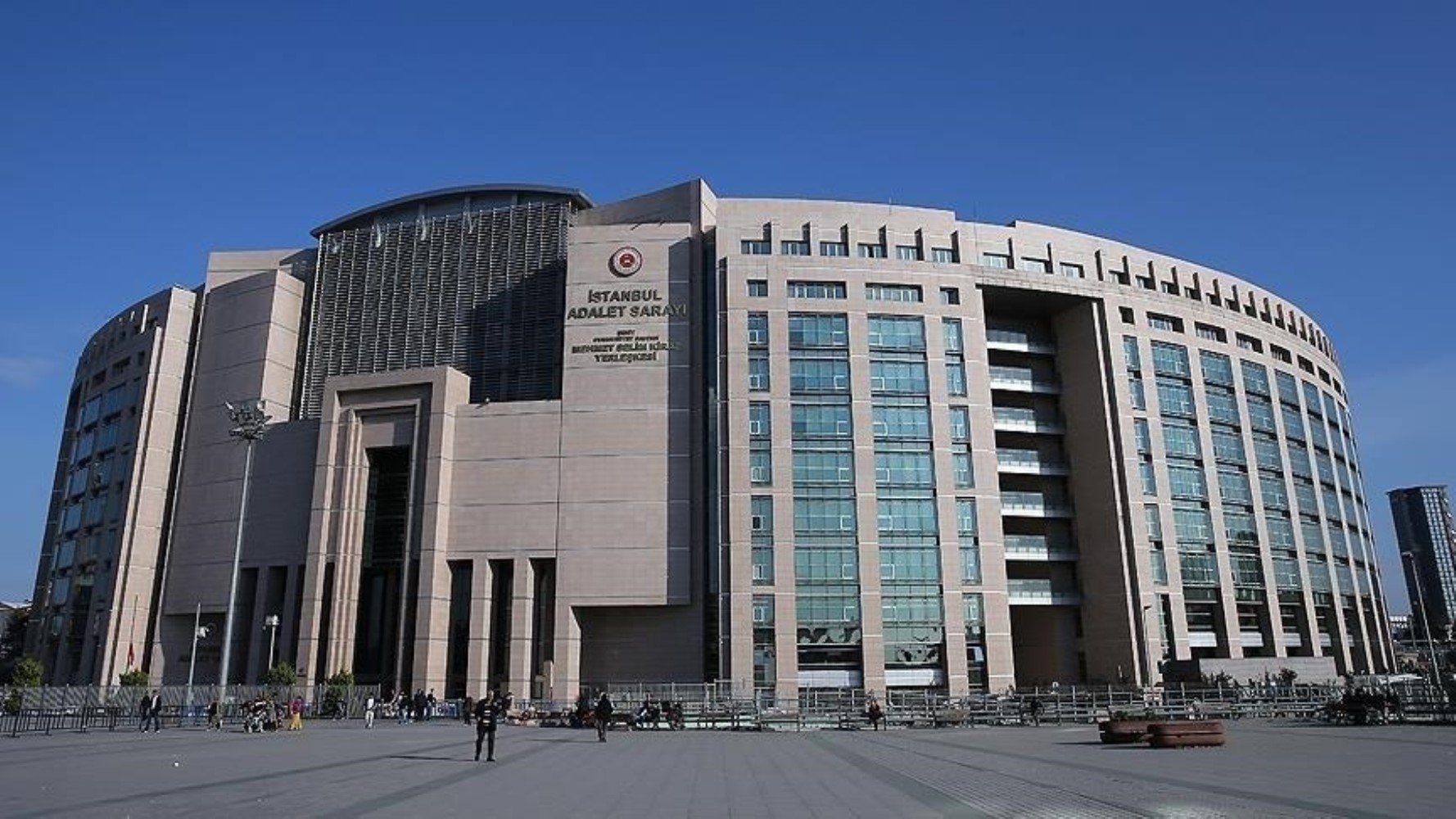 İBB'ye üçüncü dalga operasyon... Operasyonlarda neden polis yerine jandarma yer aldı? Yandaş medyadan 'köstebek' iddiası