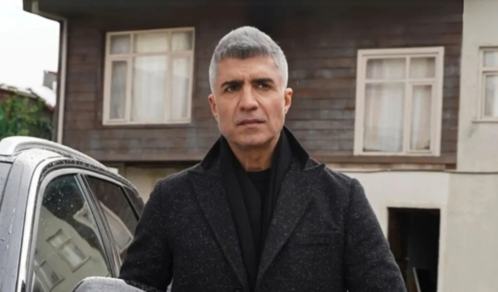 Özcan Deniz'den ağabeyine sert sözler! 'Bıçak kemiğe dayandı'