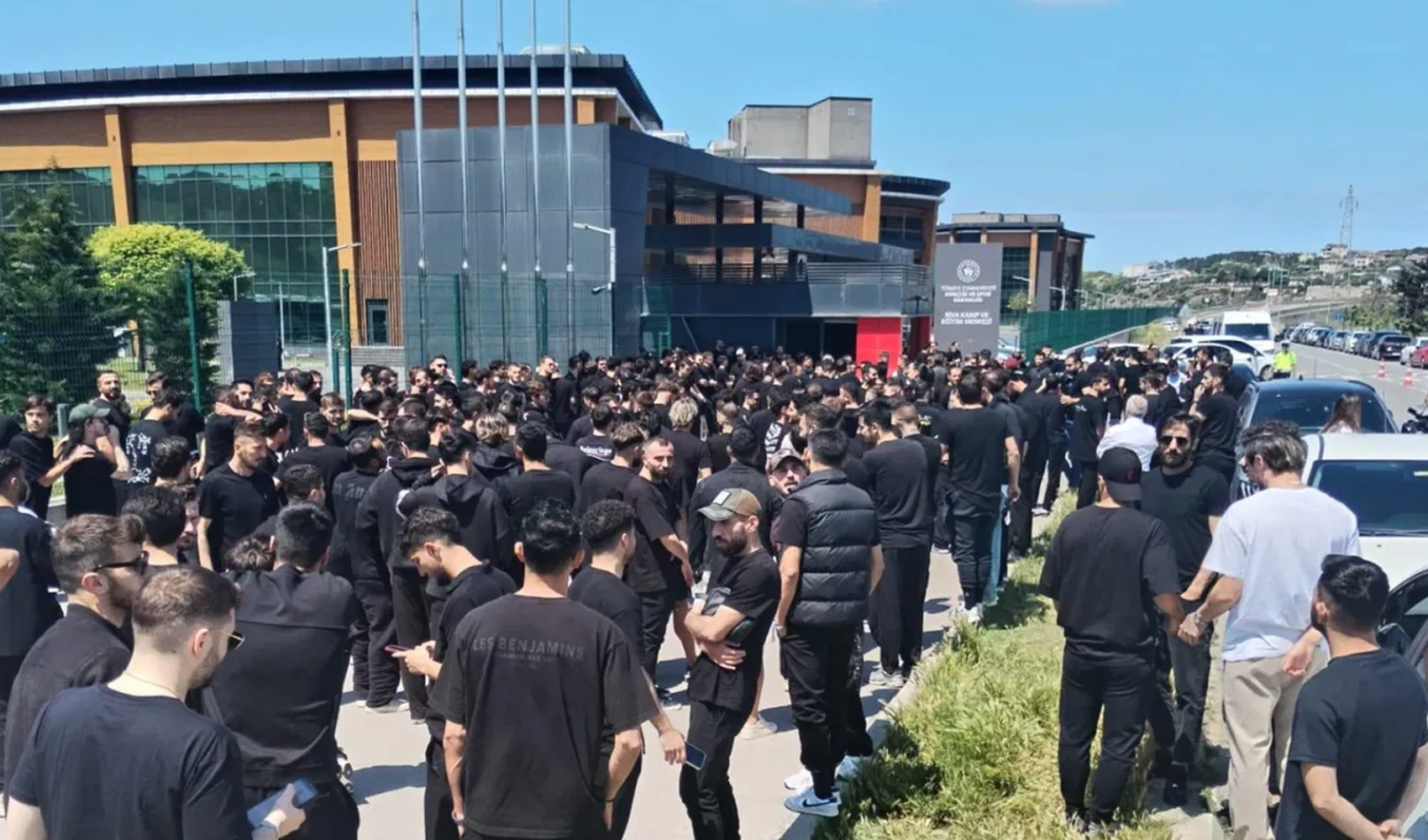 Futbolcular yürüyüşte: TFF'nin yeni kuralına büyük tepki!