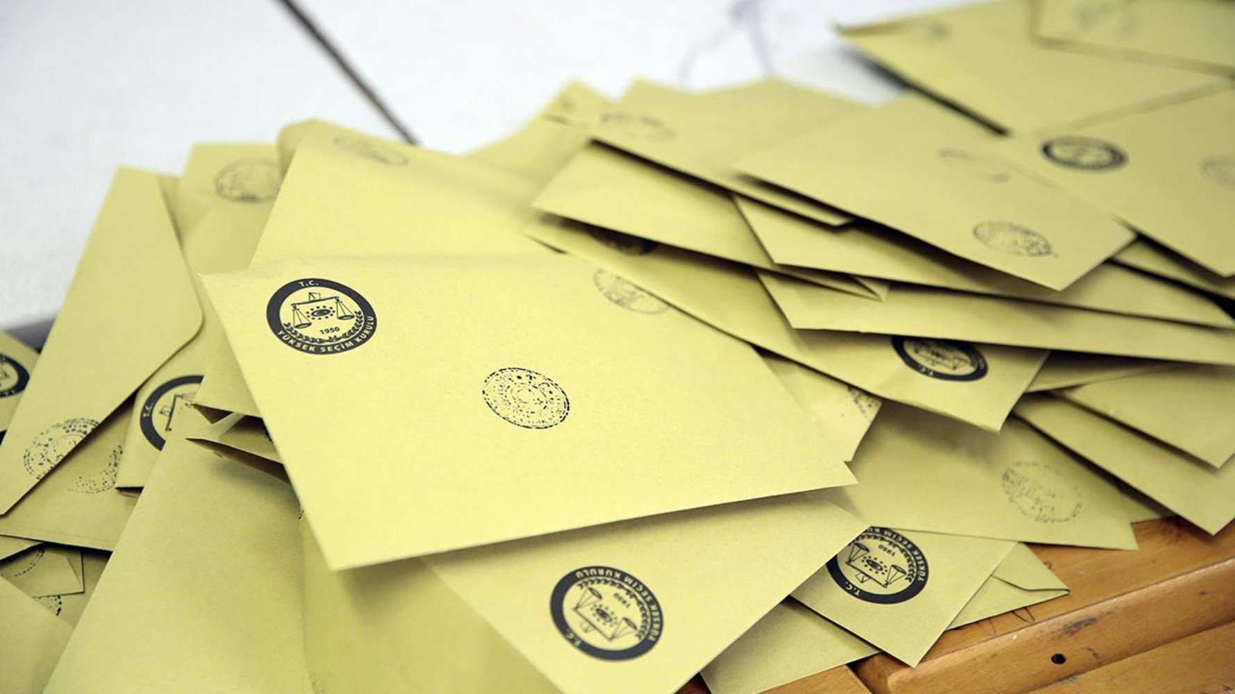 Anket sonuçları gerçeği ortaya koydu! 7 ilde AKP geriliyor, CHP yükselişte