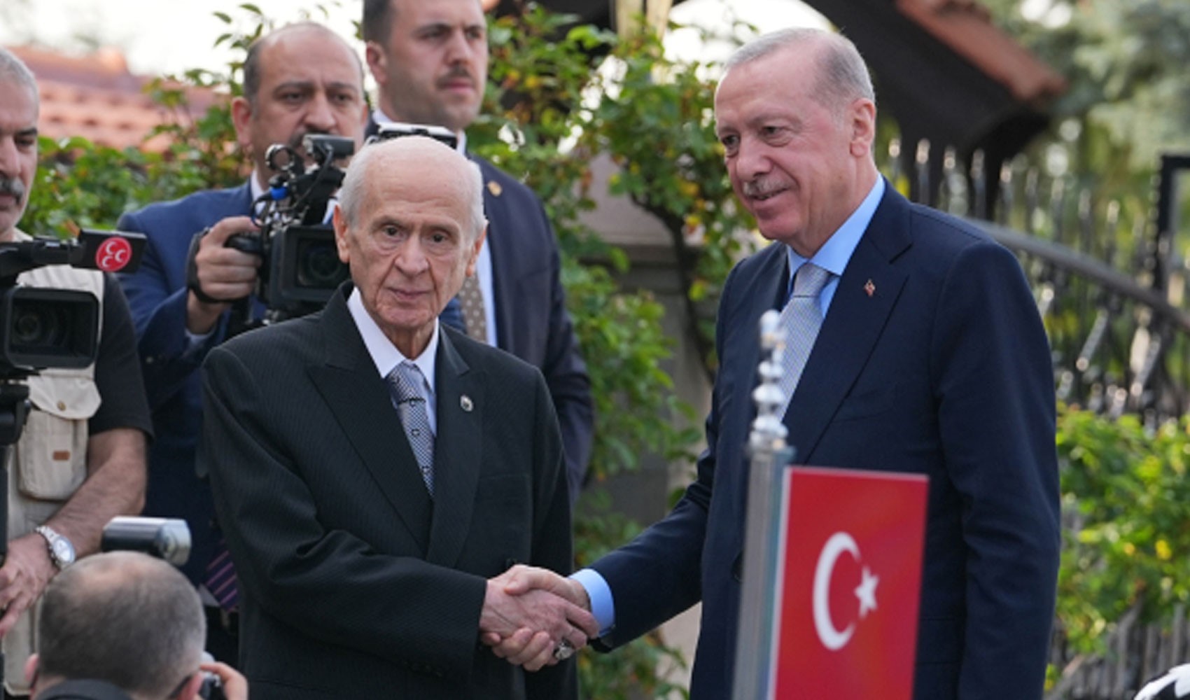 Kurtulmuş yeşil ışık yakmıştı: Bahçeli'nin 'komisyon' çağrısına AKP'den itiraz