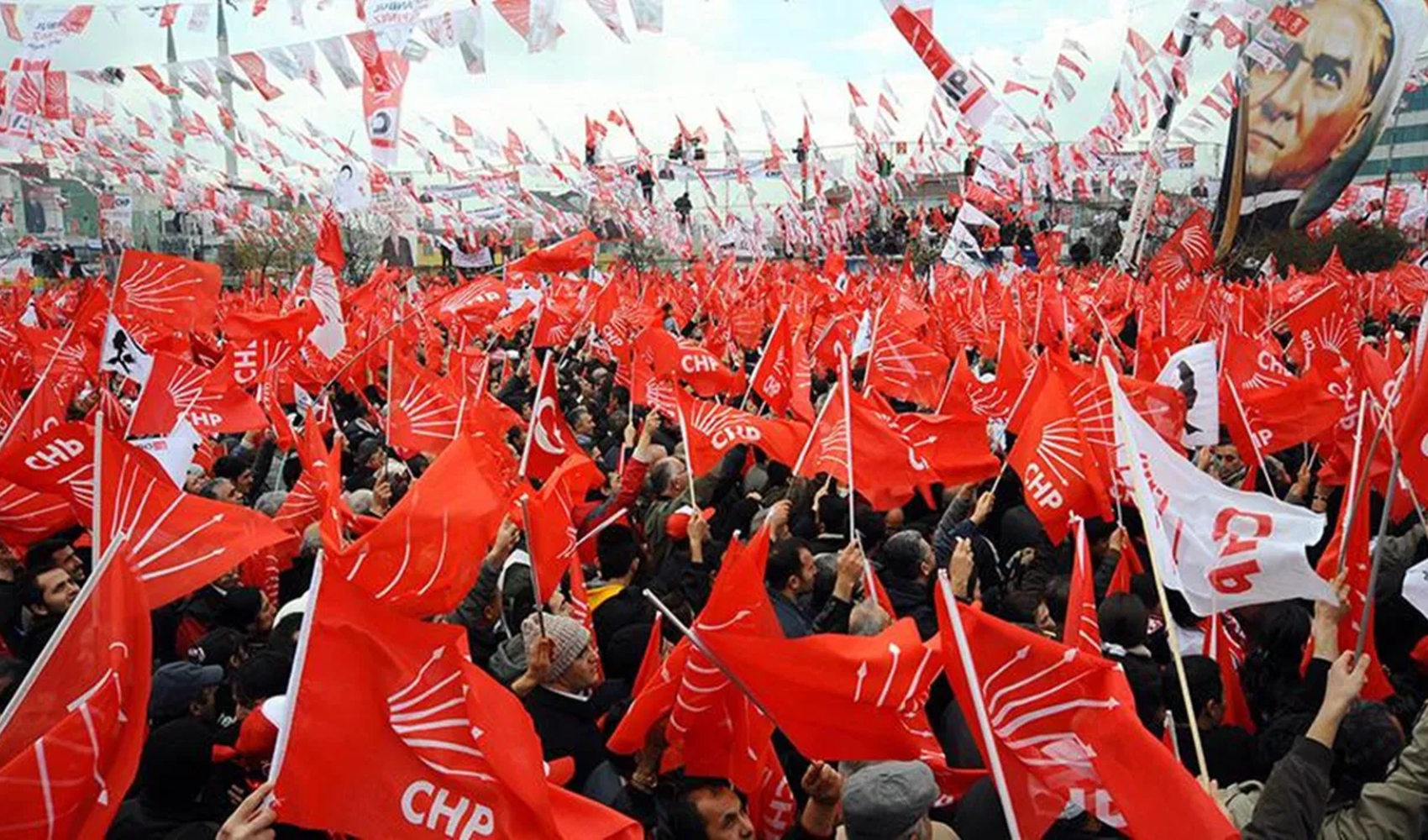 CHP'nin Bursa mitingi afişlerine TMSF yasağı tepki çekti: Ferman padişahınsa sokaklar bizimdir CHP'nin Bursa mitingi afişlerine TMSF yasağı tepki çekti: Ferman padişahınsa sokaklar bizimdir