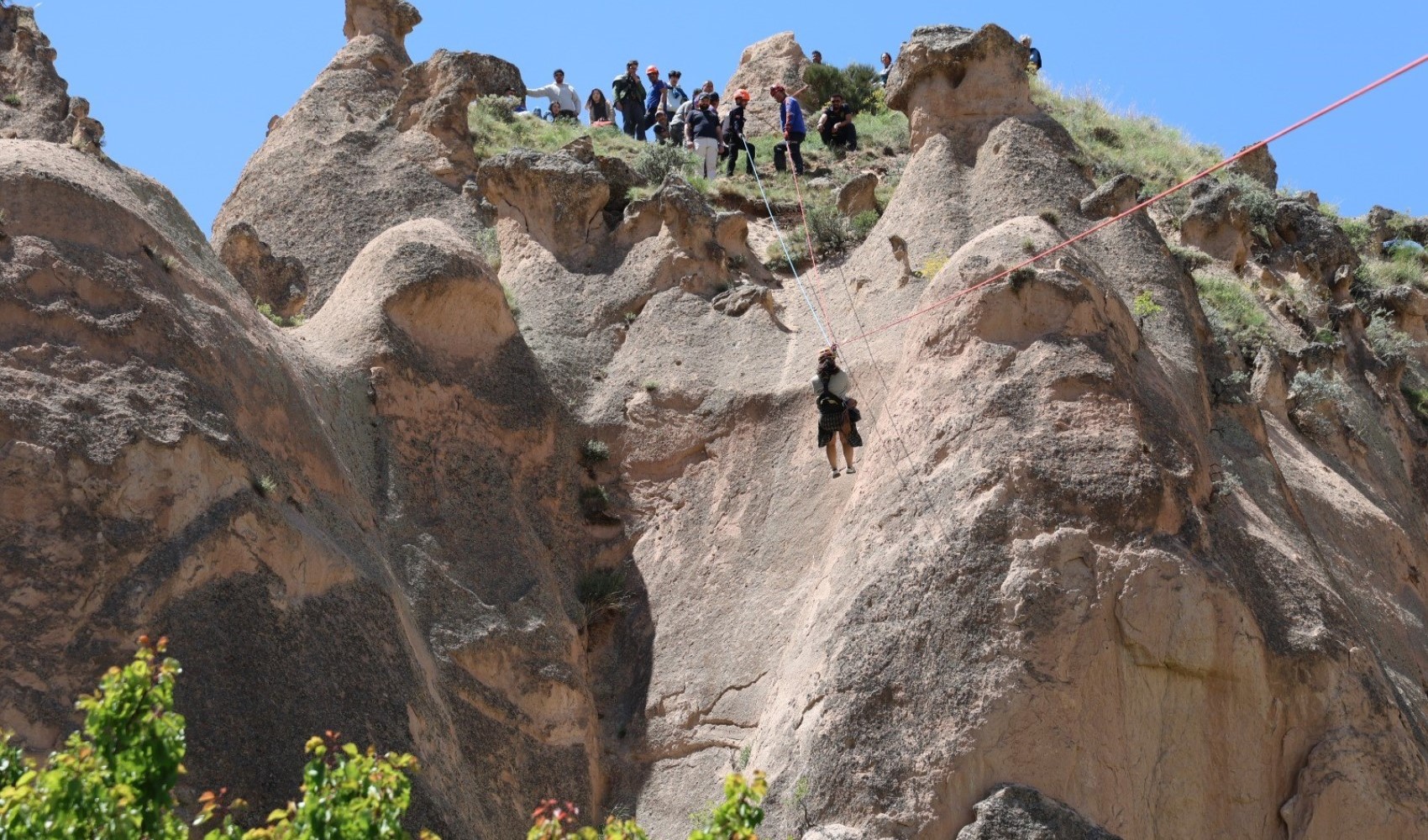 Nevşehir'de sıcak hava balonu panik yarattı! Turistler mahsur kaldı