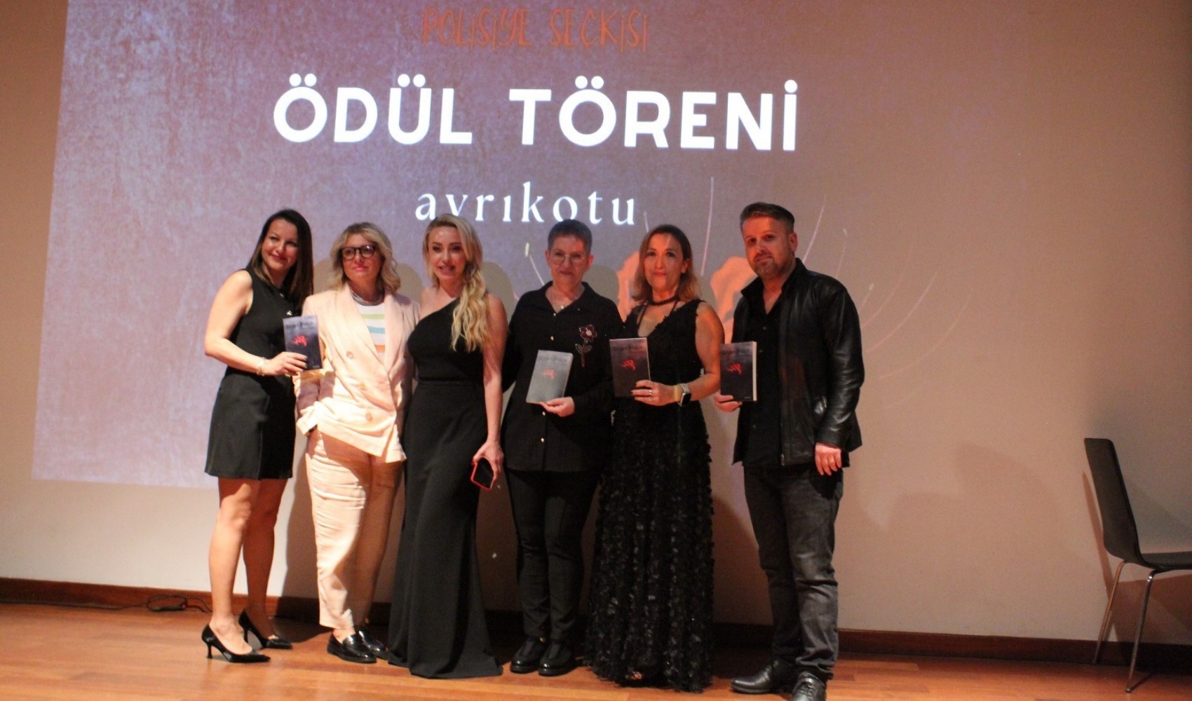 Karanlık Öyküler yarışması sonuçlandı: Polisiye tutkunları buluştu