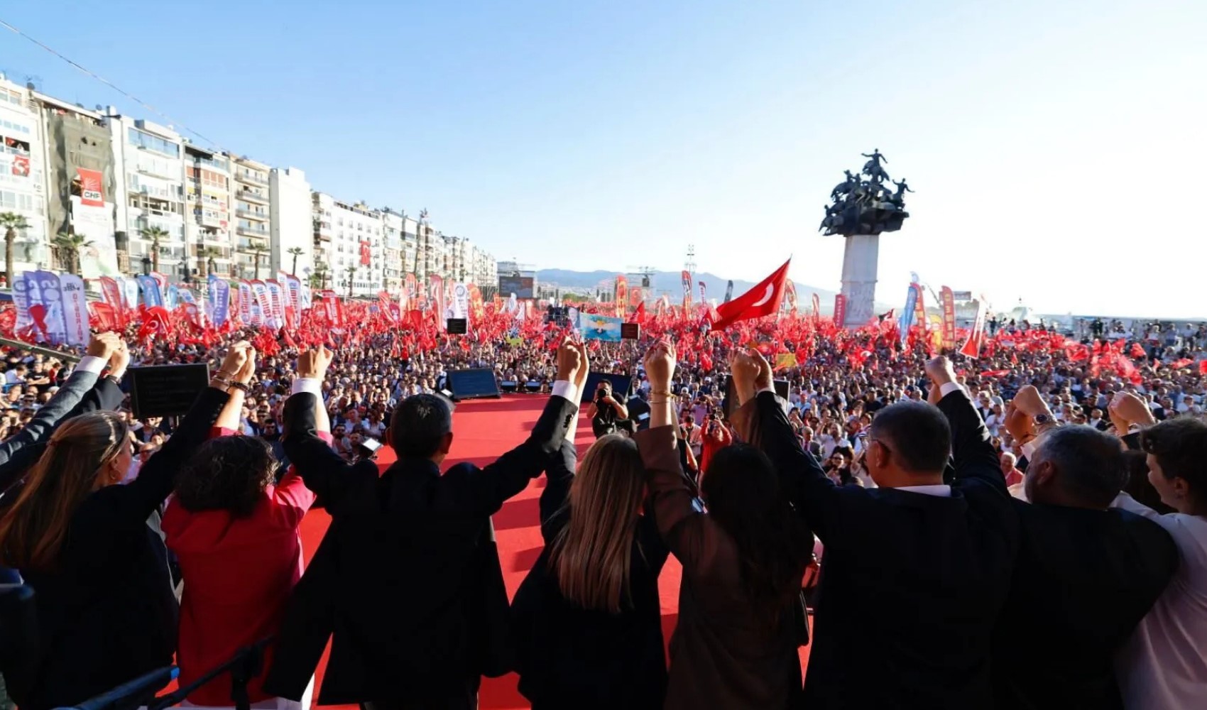 Lütfen yapmayın, şunu bize dinletmeyin!