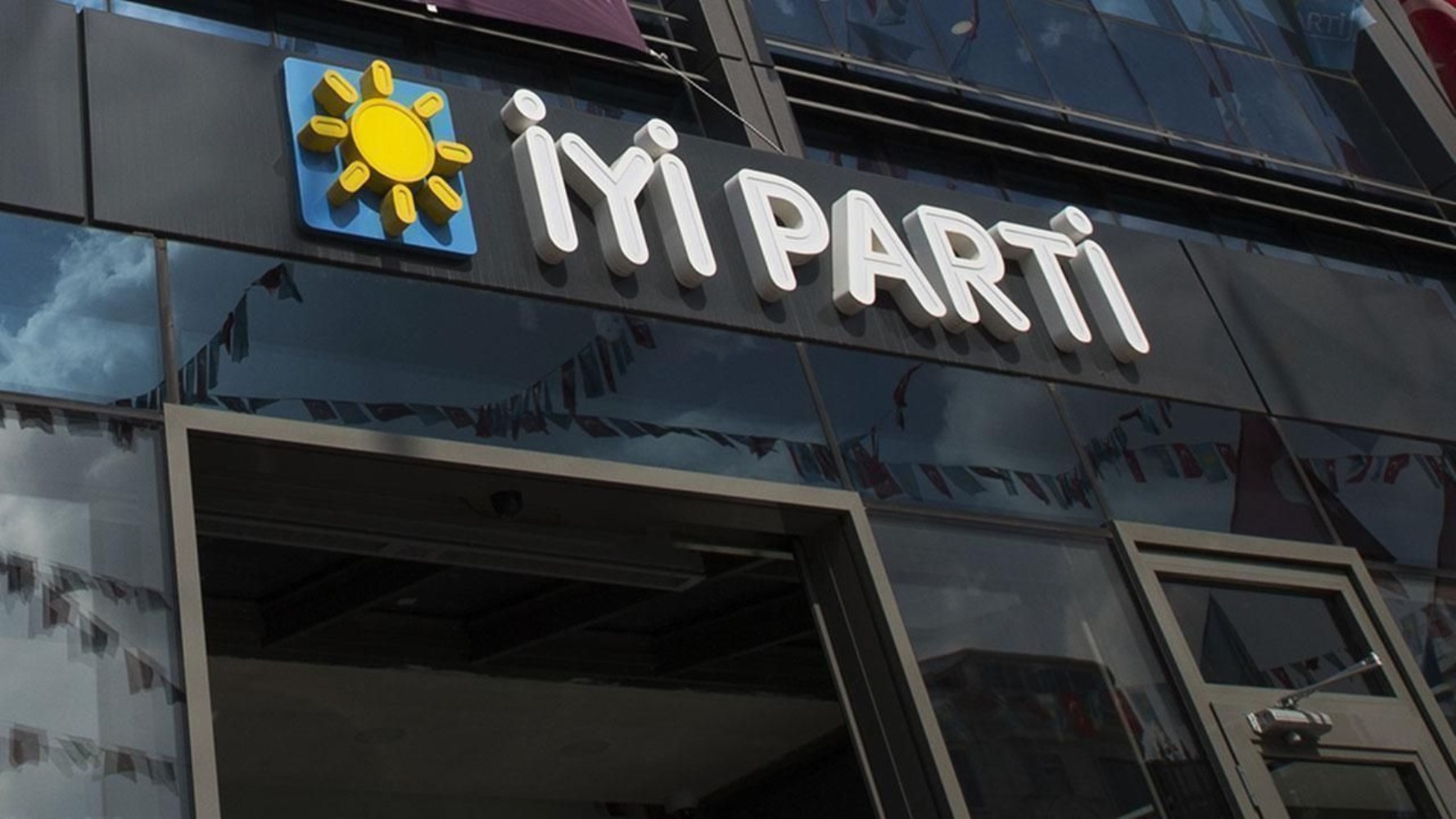 Mayıs ayının son anketinde yüzde 30'u geçen tek parti var: Üçüncü sıradaki parti değişti!