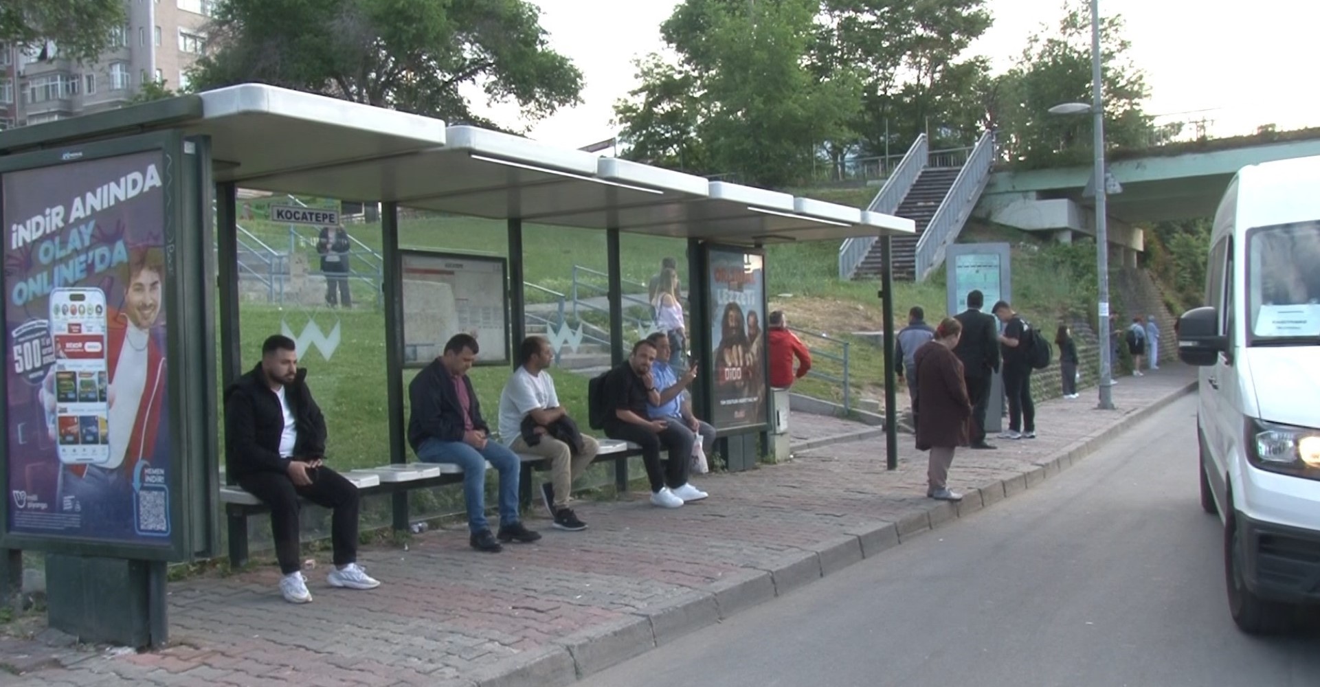 İstanbul'da toplu ulaşım durdu! Özel halk otobüsleri kontak kapattı