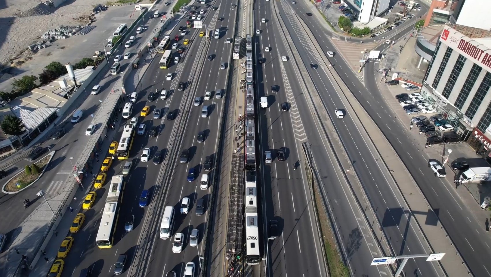 İstanbul'da toplu ulaşım durdu! Özel halk otobüsleri kontak kapattı