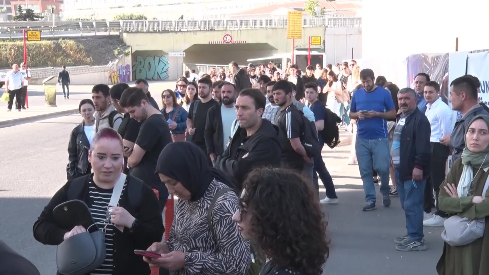 İstanbul'da toplu ulaşım durdu! Özel halk otobüsleri kontak kapattı
