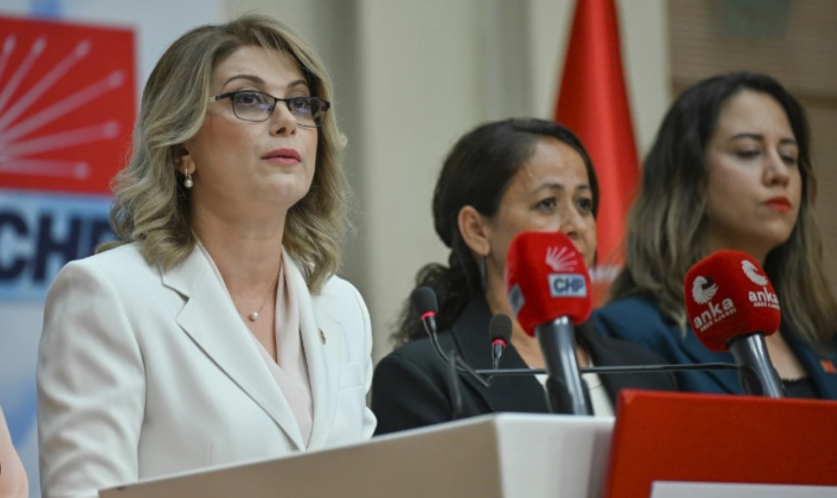 CHP'li Asu Kaya'dan mesaj iddiasıyla ilgili sert açıklama! 'İstifa etmesini isterim...'