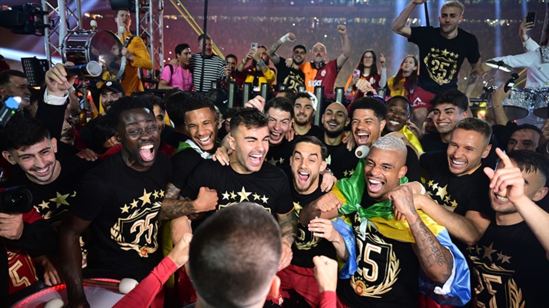 Galatasaray'ın şampiyonluk kutlamasında sahneye çıkacak sanatçılar belli oldu!