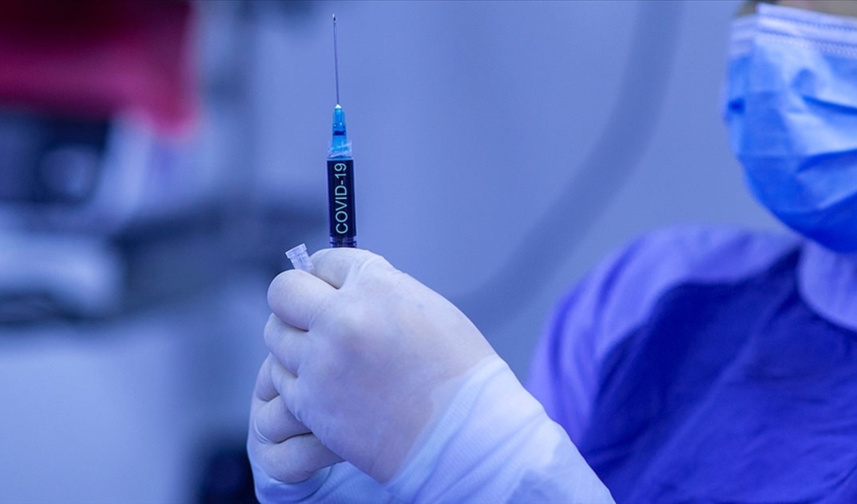 Pfizer ve Moderna aşı etiketlerine yeni uyarılar geliyor