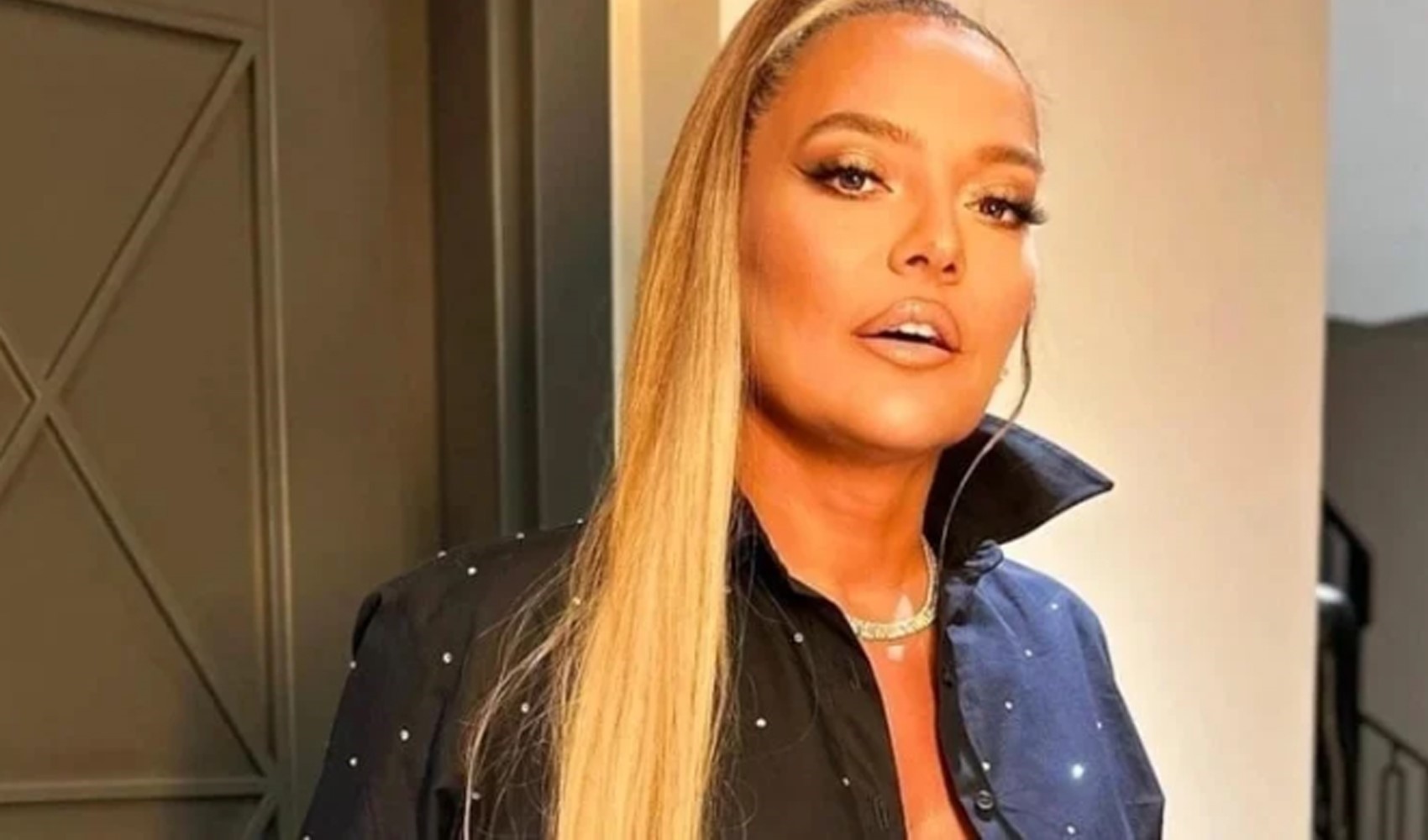Demet Akalın'dan Şükriye Aci'ye 'para' tepkisi Demet Akalın'dan Şükriye Aci'ye 'para' tepkisi