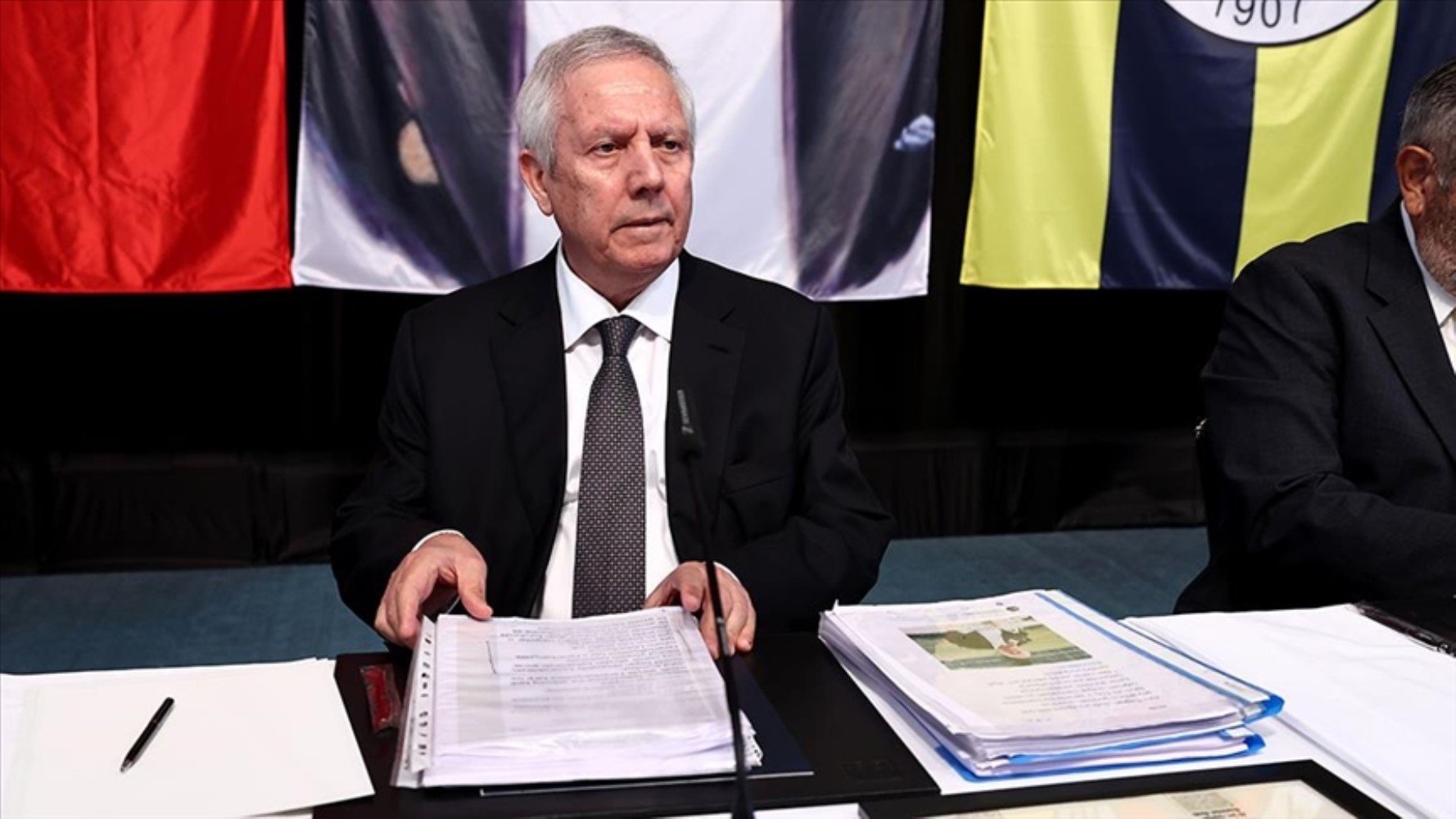 Fenerbahçe'deki kritik zirvede neler yaşandı? Aziz Yıldırım Ali Koç'tan ne istedi?