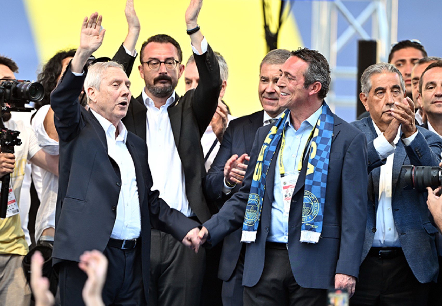 Fenerbahçeli taraftarlar bu haberi bekliyordu: Aziz Yıldırım kongrede adaylığını açıklayacak mı? Seçim Haziran'da olursa...
