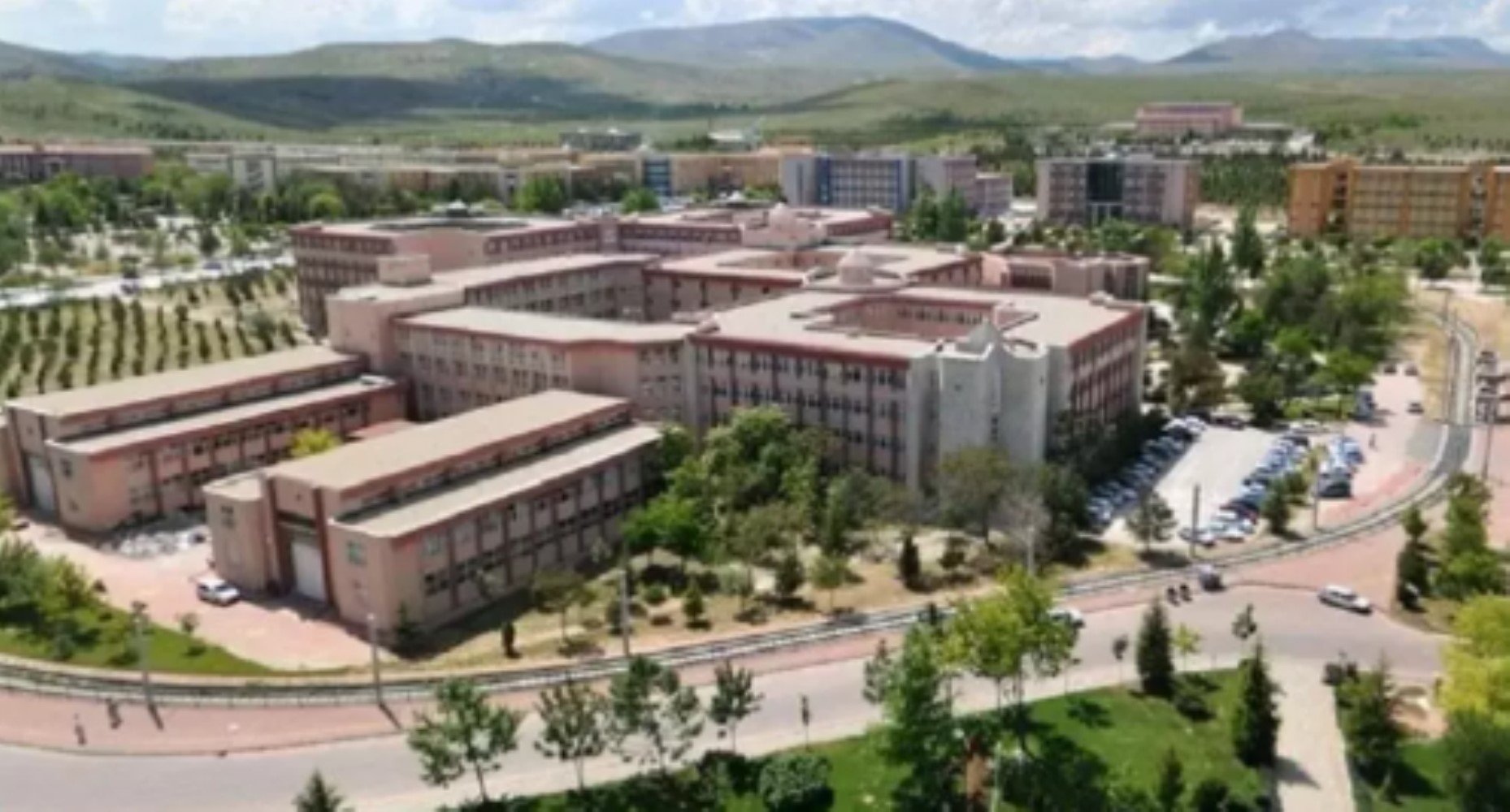 2025'in en iyi devlet üniversiteleri belli oldu: Zirvenin sahibi değişti