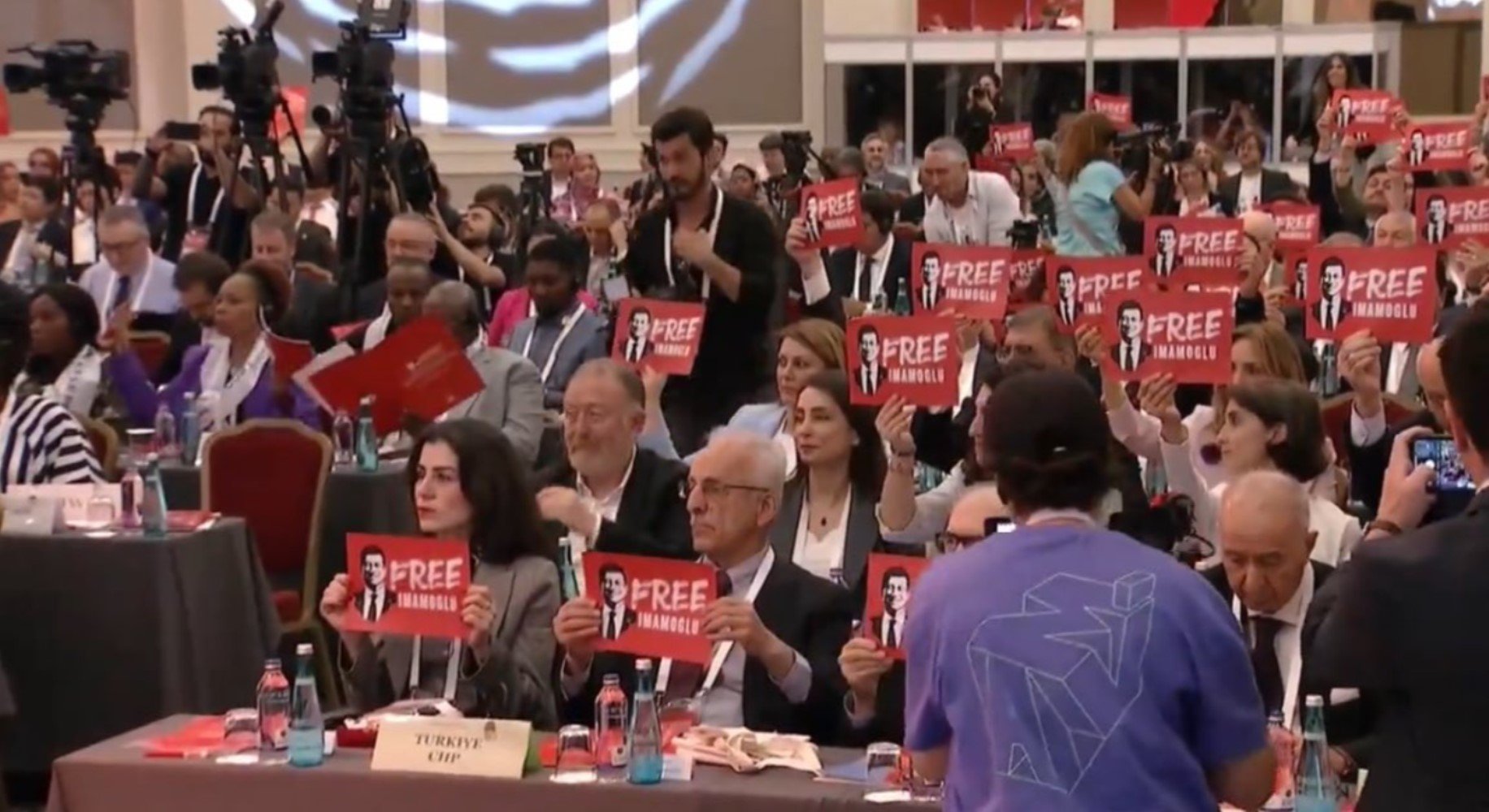 DEM Partili Hatimoğulları'ndan 'Free İmamoğlu' açıklaması! 'Biz ne yaptığımızı biliyoruz'