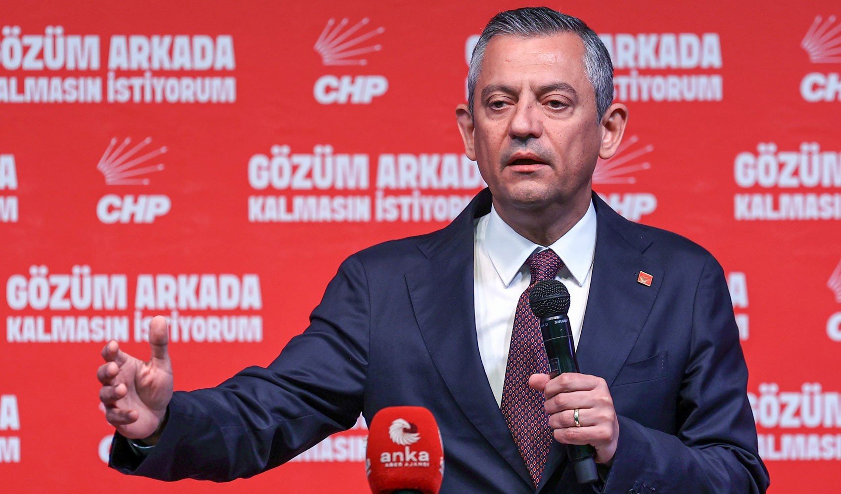 CHP MYK'da istifa resti: Bu görevi sürdürmemin anlamı yok! Özgür Özel devreye girip krizi çözdü