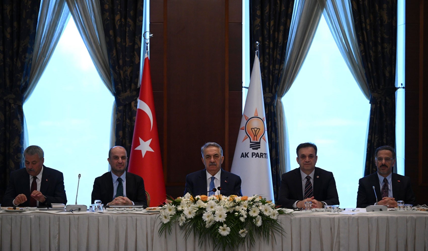 Yeni Anayasa Çalıştayı sonrası AKP'den çağrı