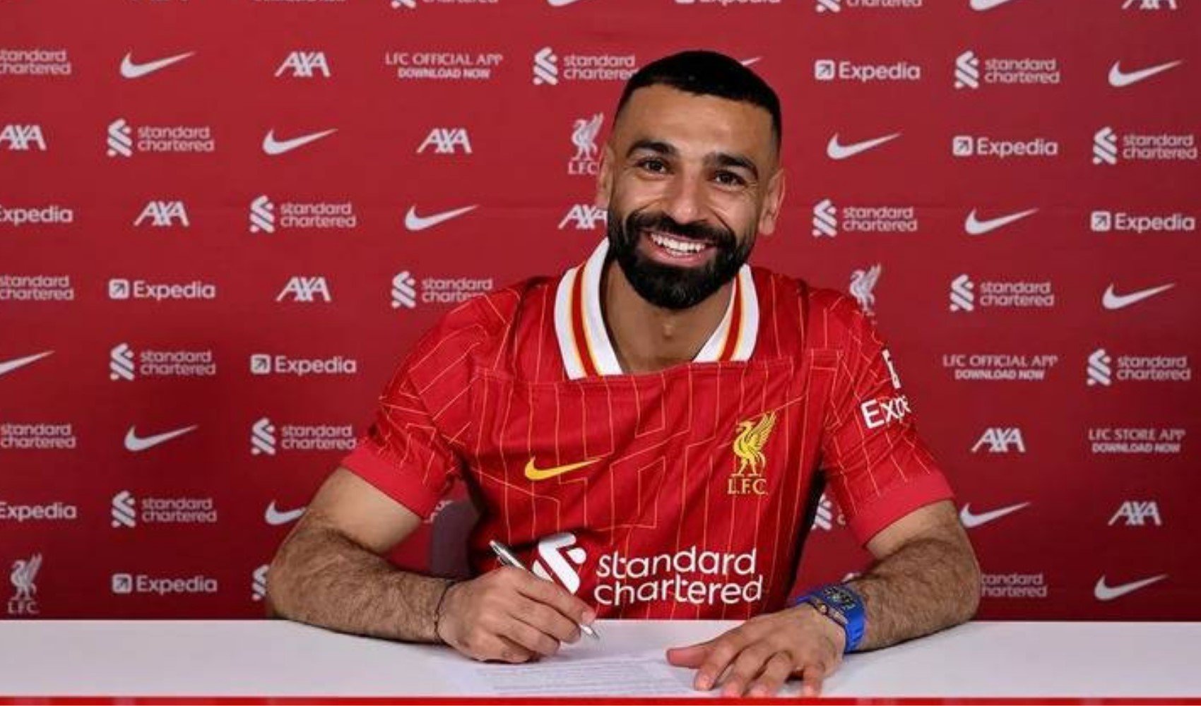 Salah, üçüncü kez yılın futbolcusu seçildi