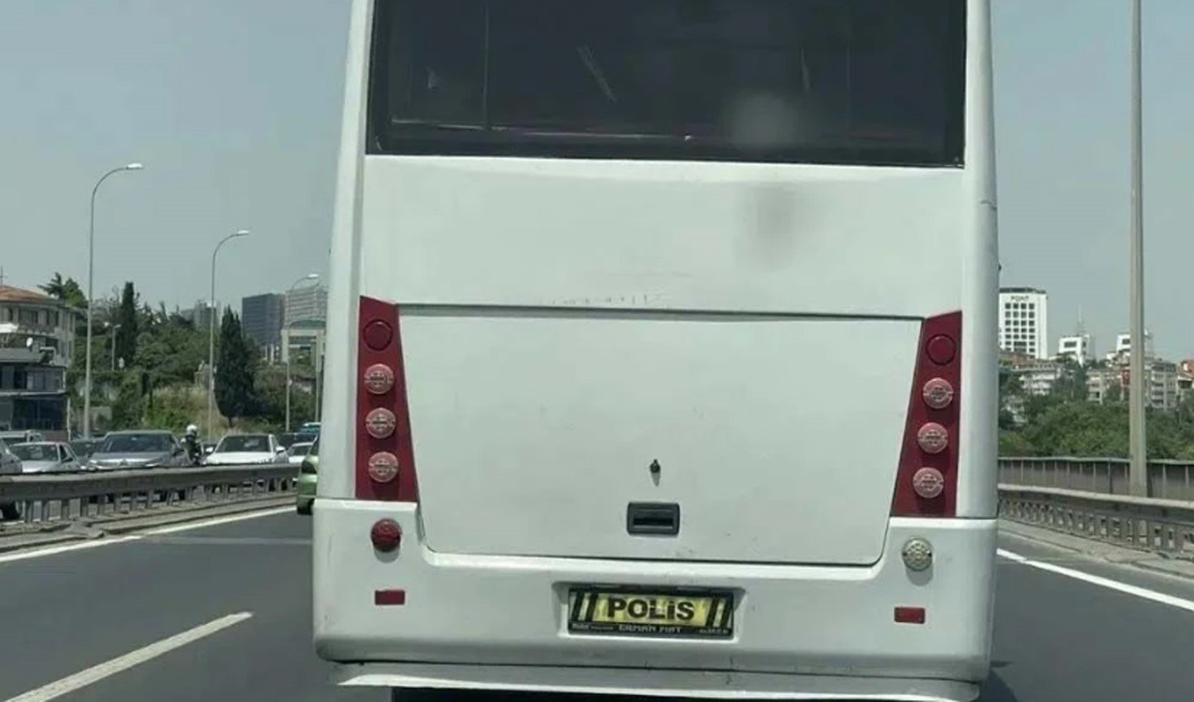 Plakası kapatılan polis otobüsü ile ilgili açıklama: 'İhtiyaç nedeniyle'