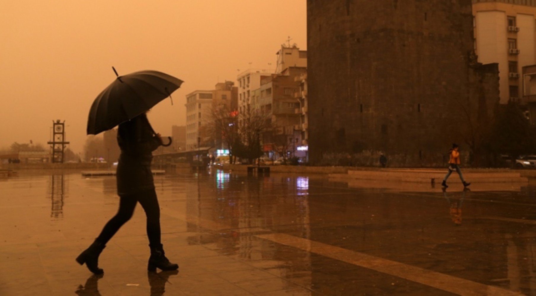 AKOM’dan peş peşe uyarılar... İstanbul'a hem yağmur hem de çamur geliyor