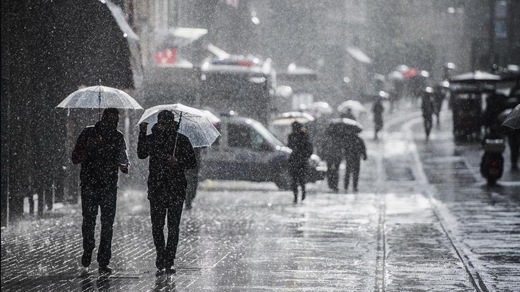 AKOM’dan peş peşe uyarılar... İstanbul'a hem yağmur hem de çamur geliyor