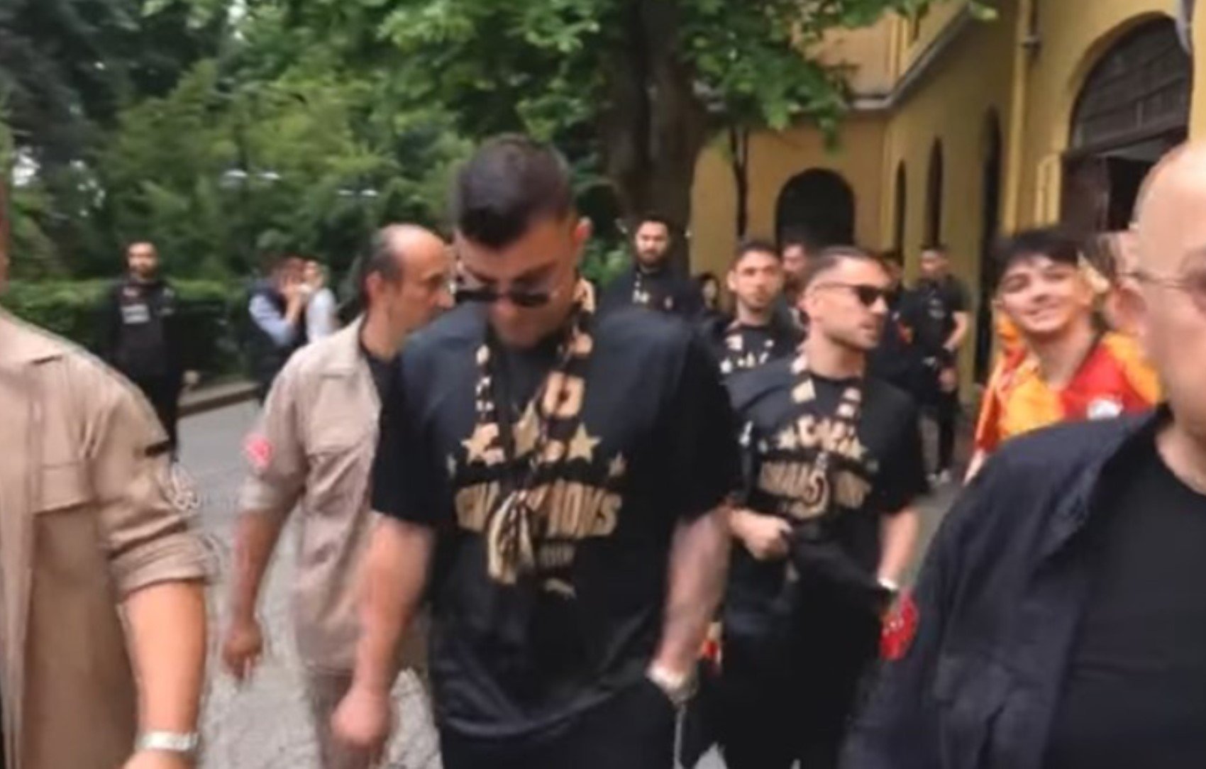 Galatasaray'da 25.şampiyonluk coşkusu... Kutlamalar başladı: İşte kutlamalardan kareler!