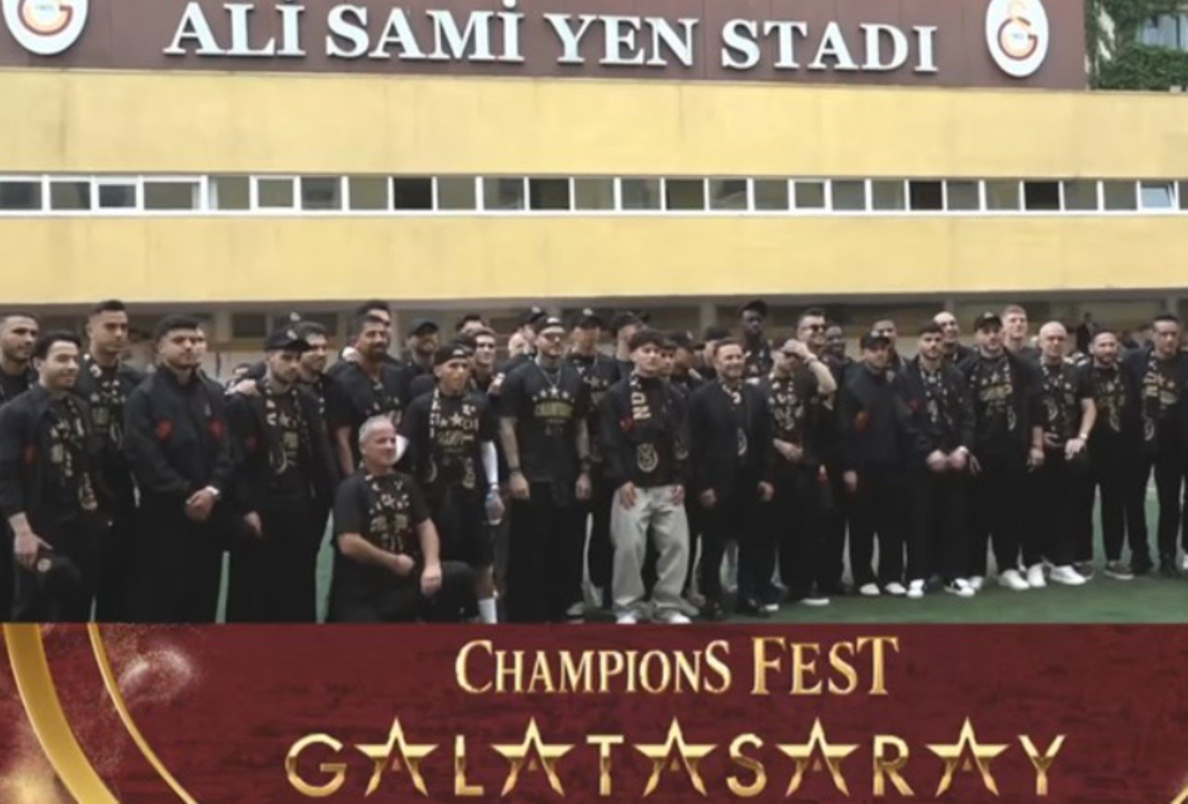 Galatasaray'da 25.şampiyonluk coşkusu... Kutlamalar başladı: İşte kutlamalardan kareler!