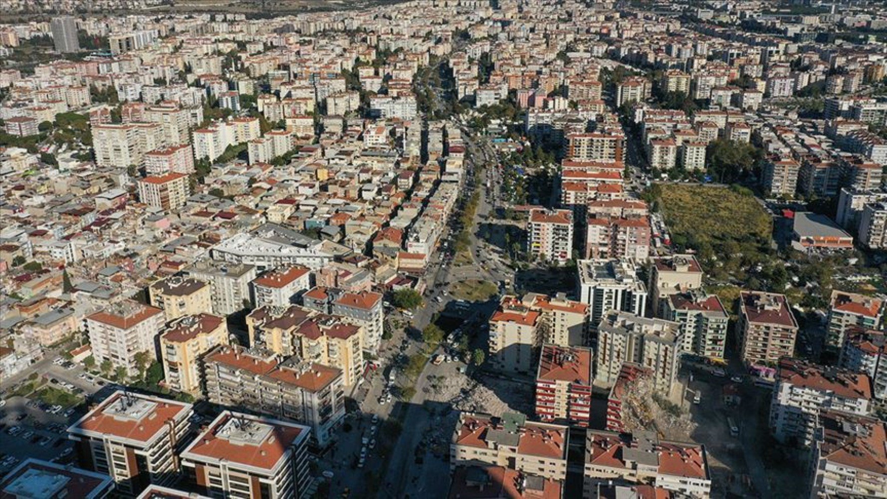 İstanbul'un 4 ilçesinde büyük tehlike! Başvurular arttı: Kolonlar artık binayı taşımıyor