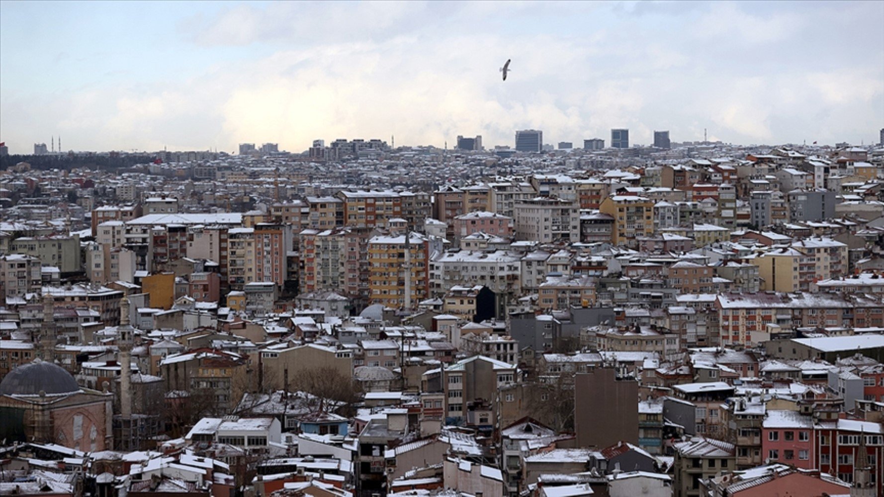 İstanbul'un 4 ilçesinde büyük tehlike! Başvurular arttı: Kolonlar artık binayı taşımıyor