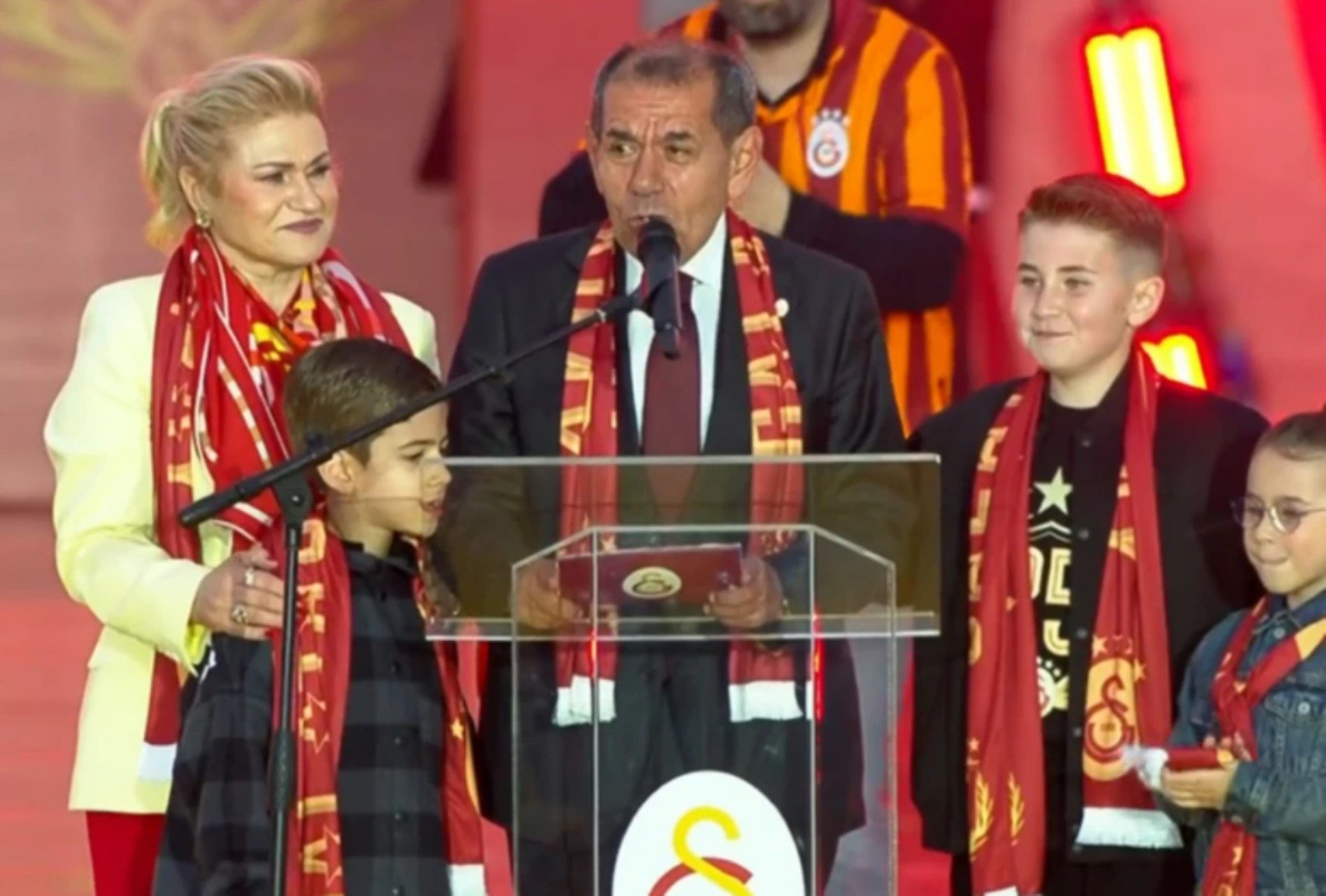 Galatasaray'da 25.şampiyonluk coşkusu... Kutlamalar başladı: İşte kutlamalardan kareler!