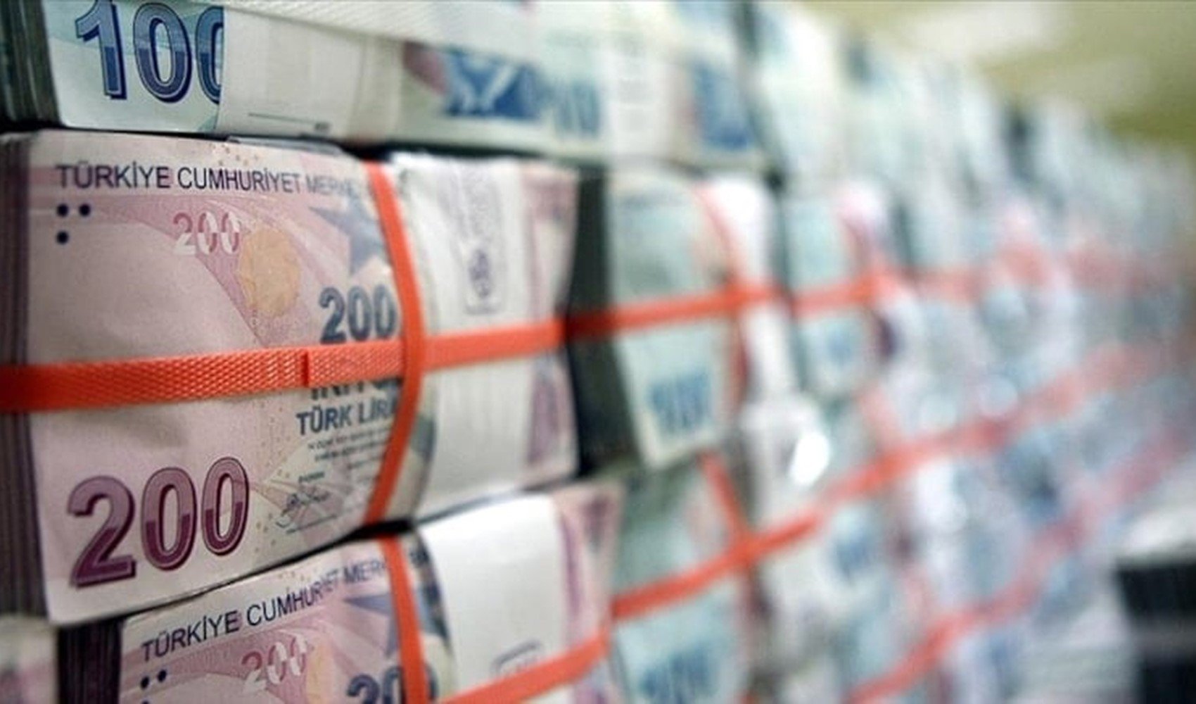 Faiz anaparayı solladı: Hazine’nin borcu rekor seviyede!