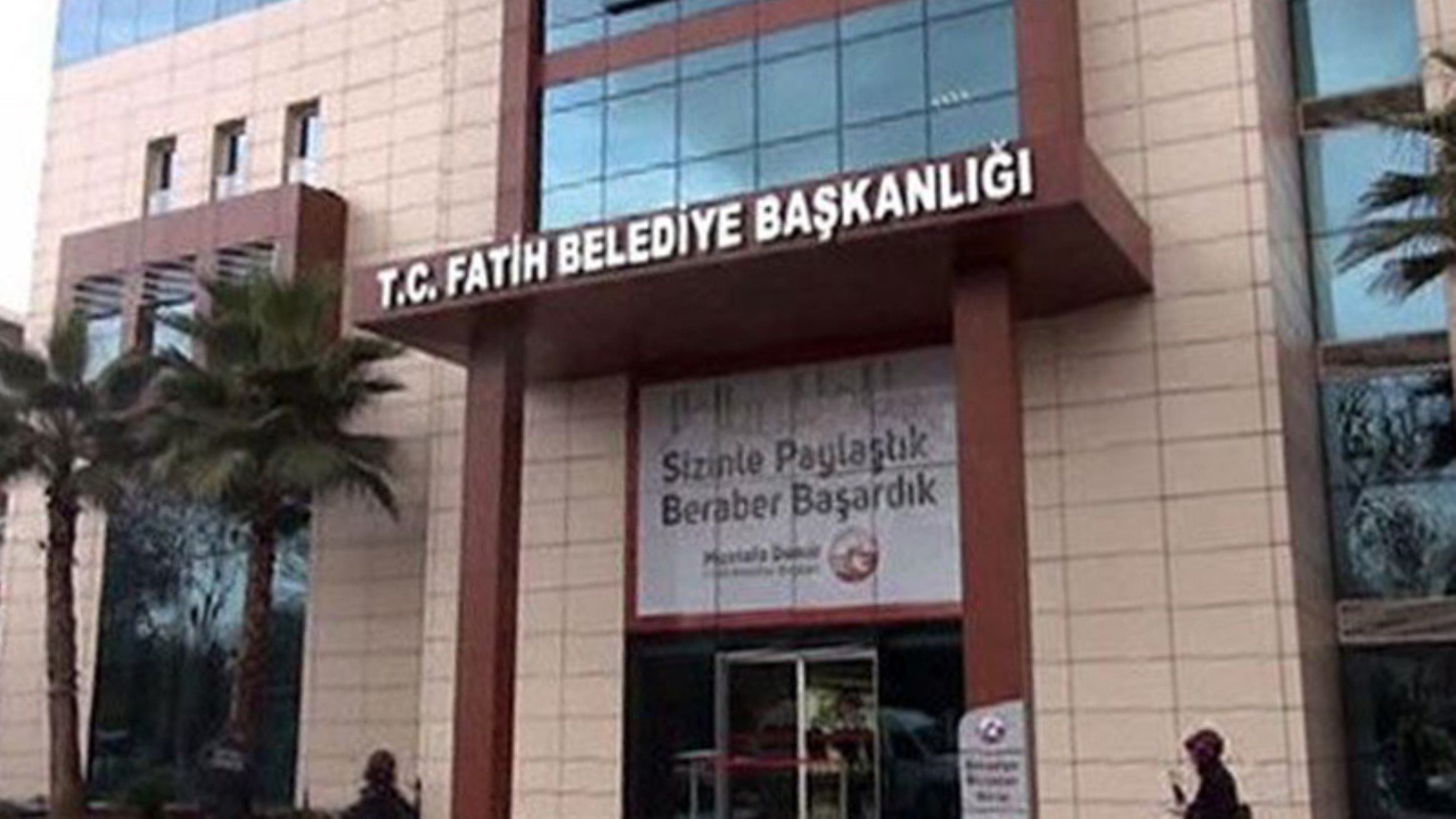 Özgür Özel 'salı günü açıklayacağım' demişti... AKP'li Fatih Belediyesi’nde usulsüzlük ve rant zinciri: Sayıştay raporuna rağmen ne inceleme var ne de soruşturma!